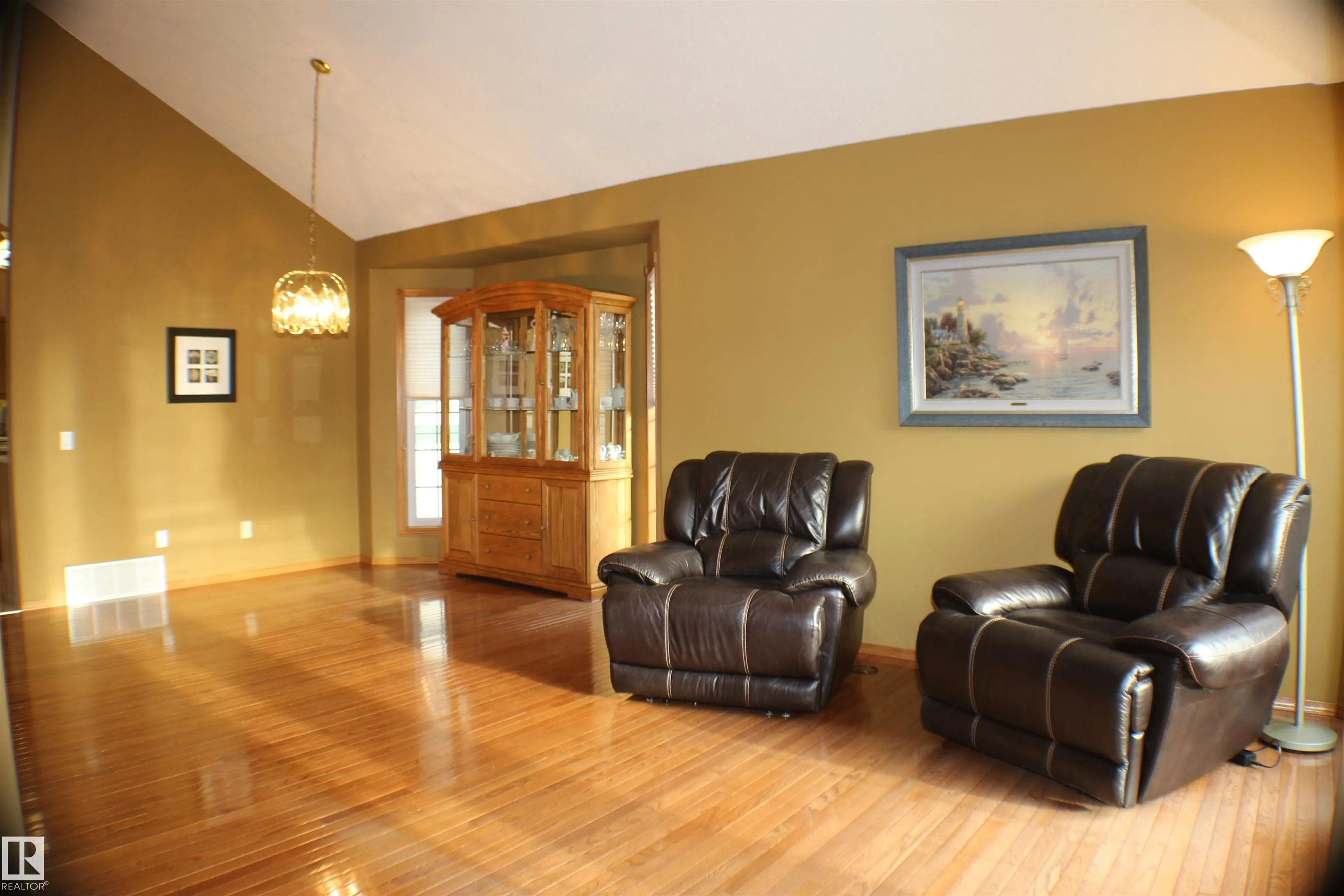 11 ESCADA Close