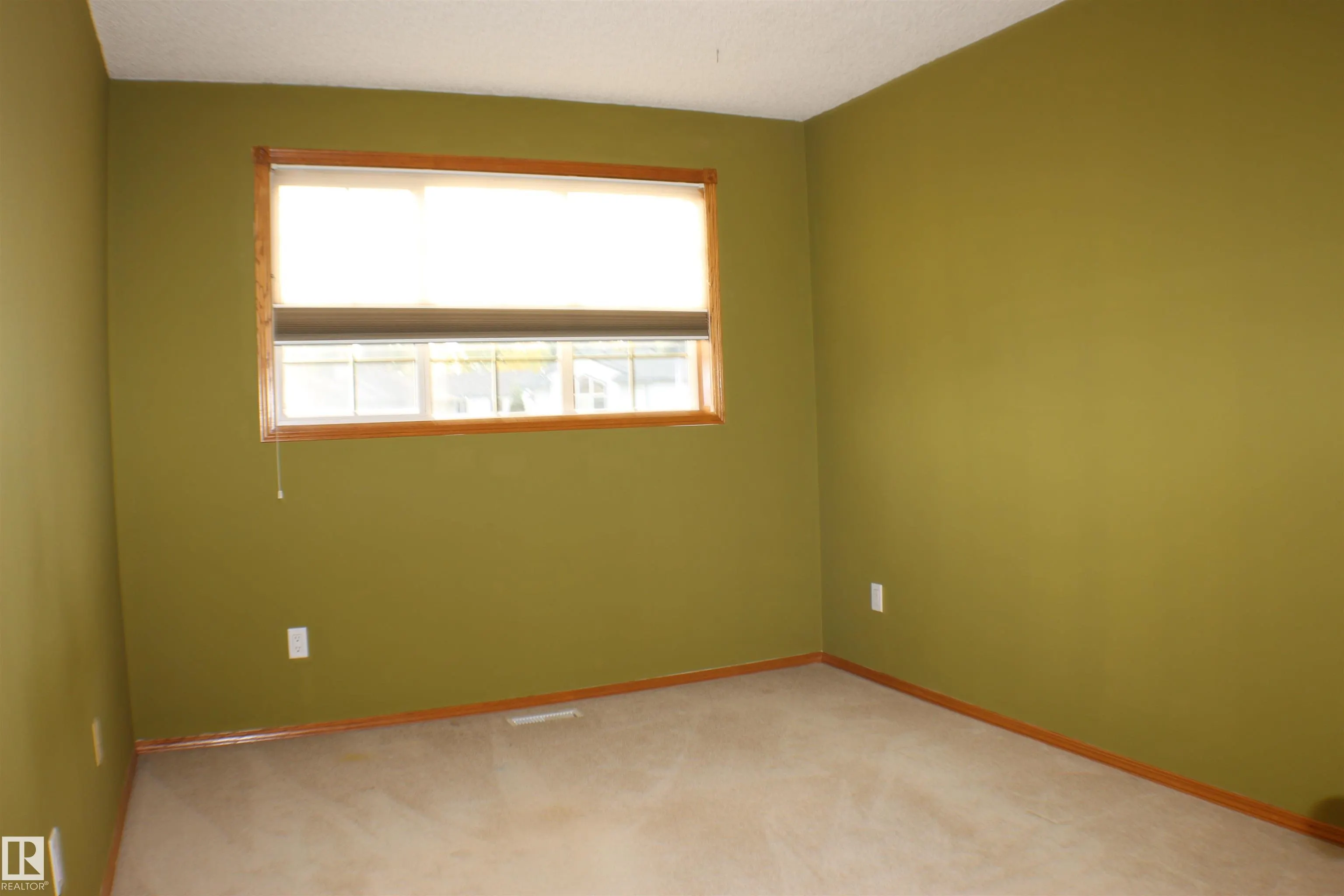 11 ESCADA Close