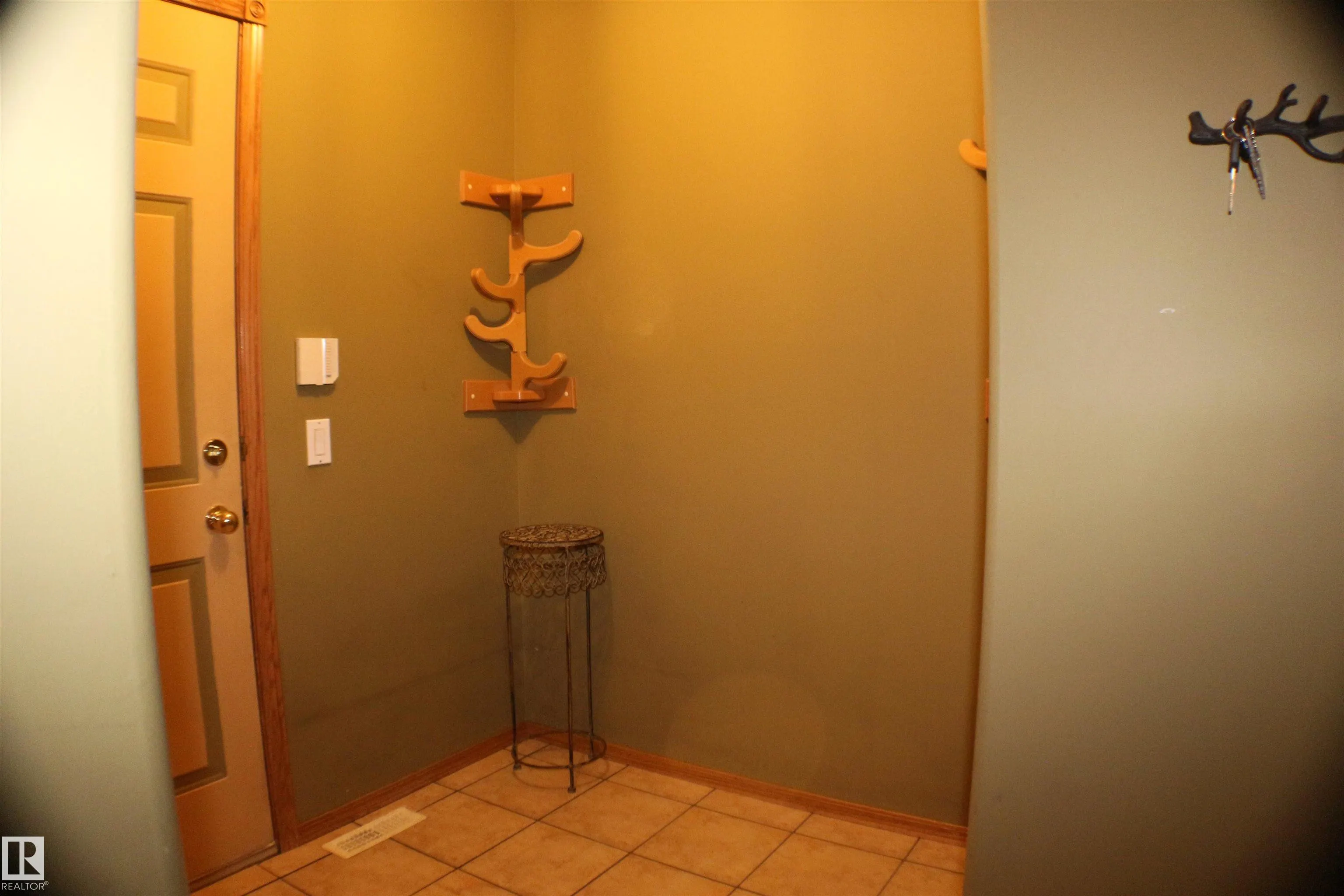 11 ESCADA Close