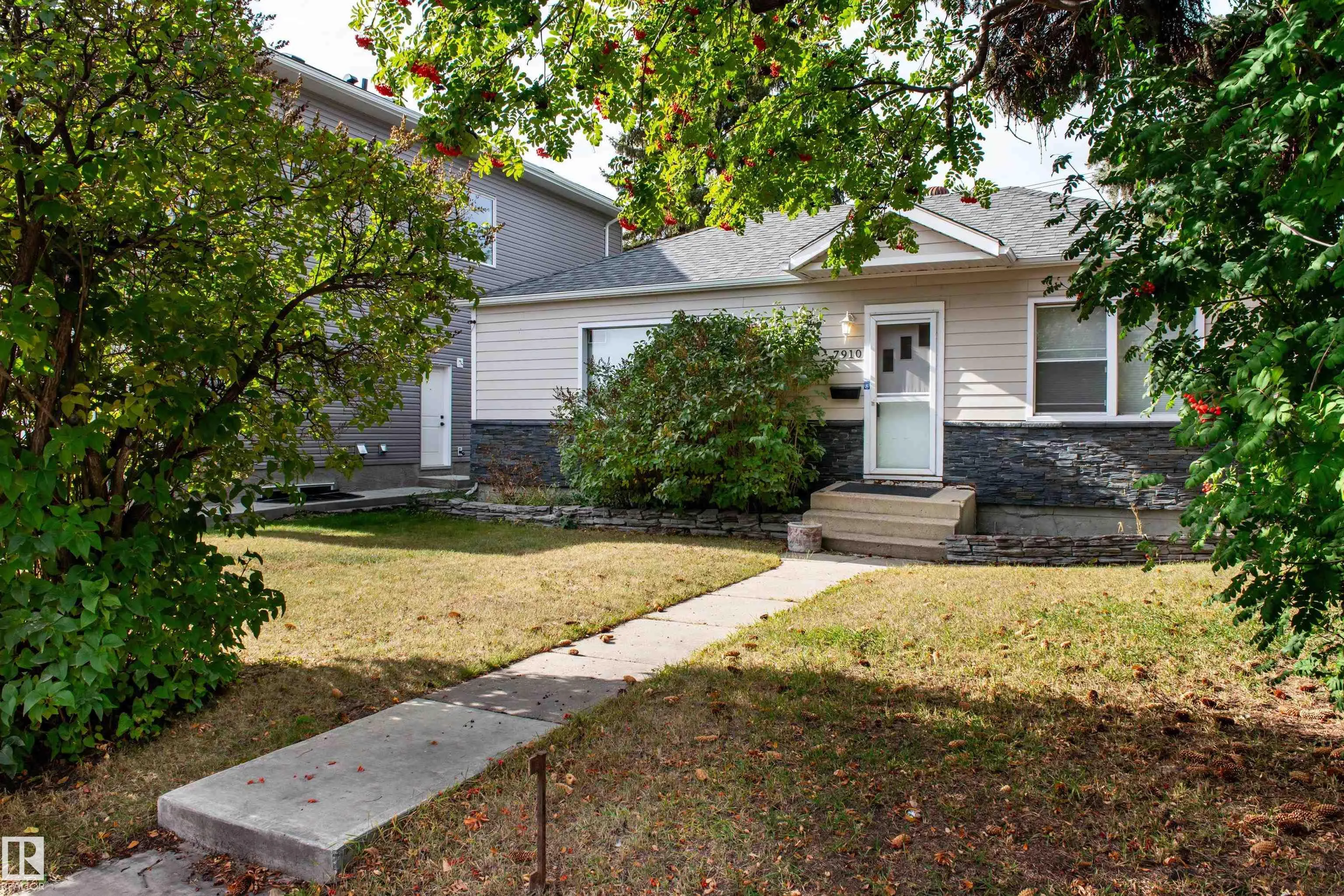 7910 75 Street