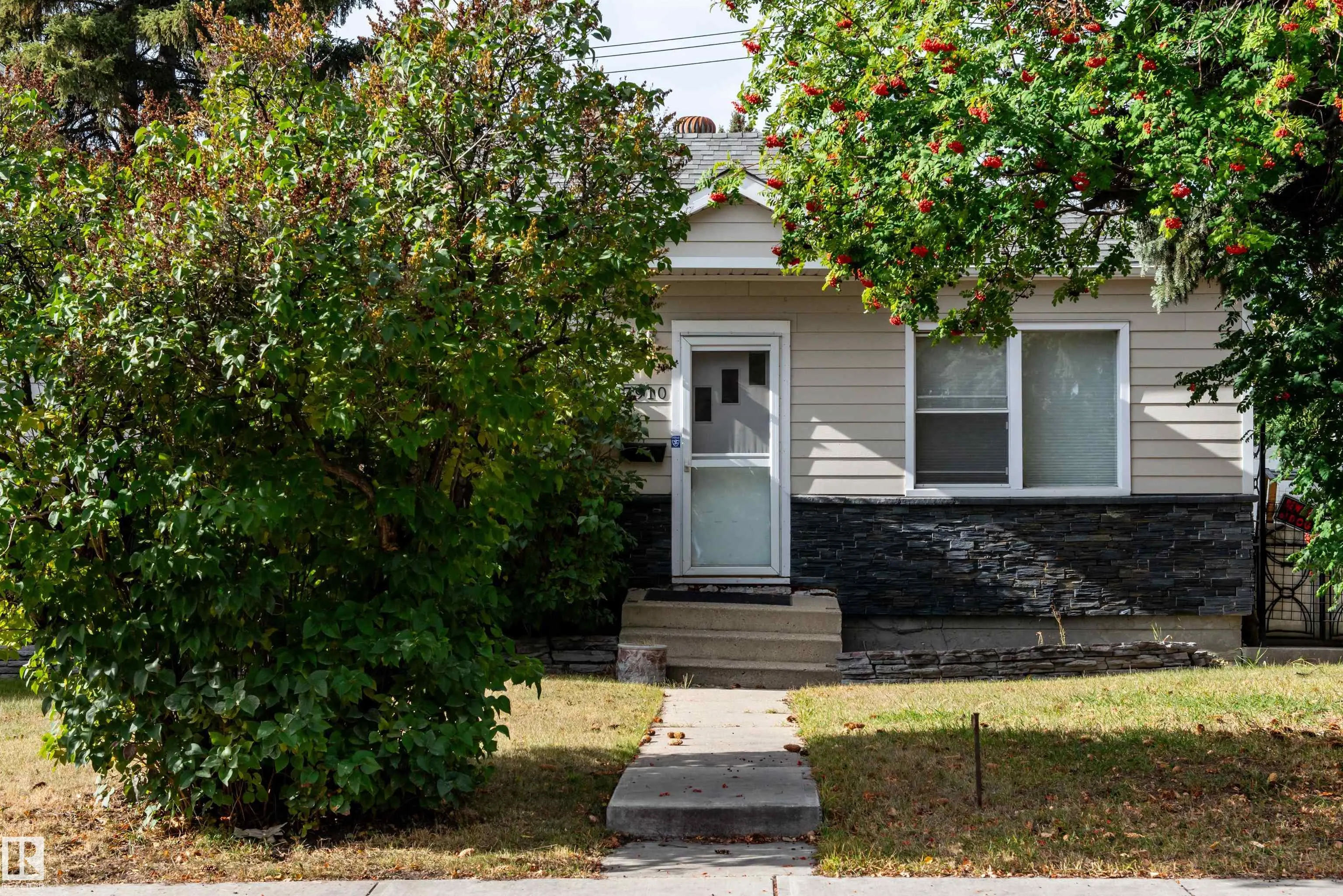 7910 75 Street