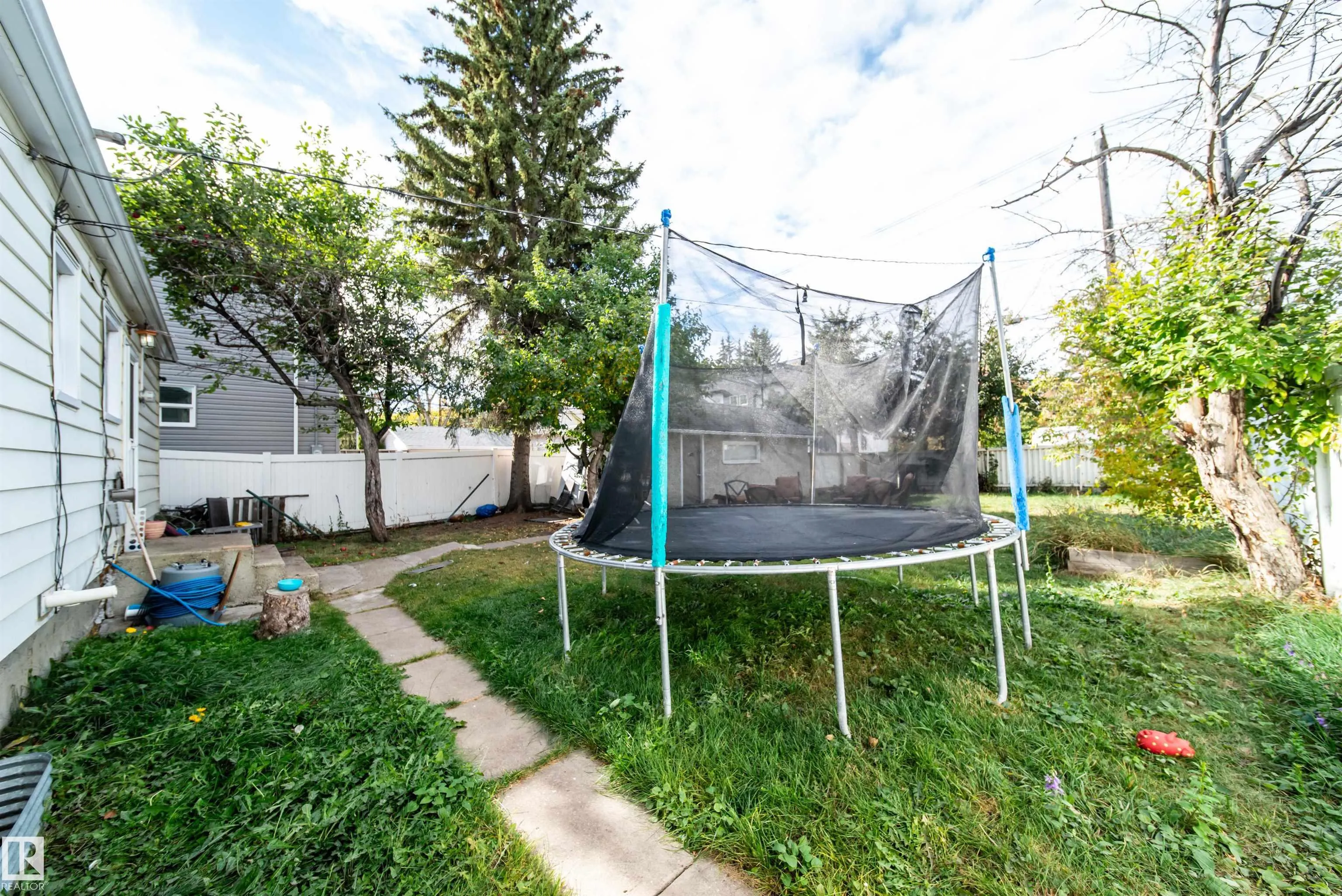 7910 75 Street