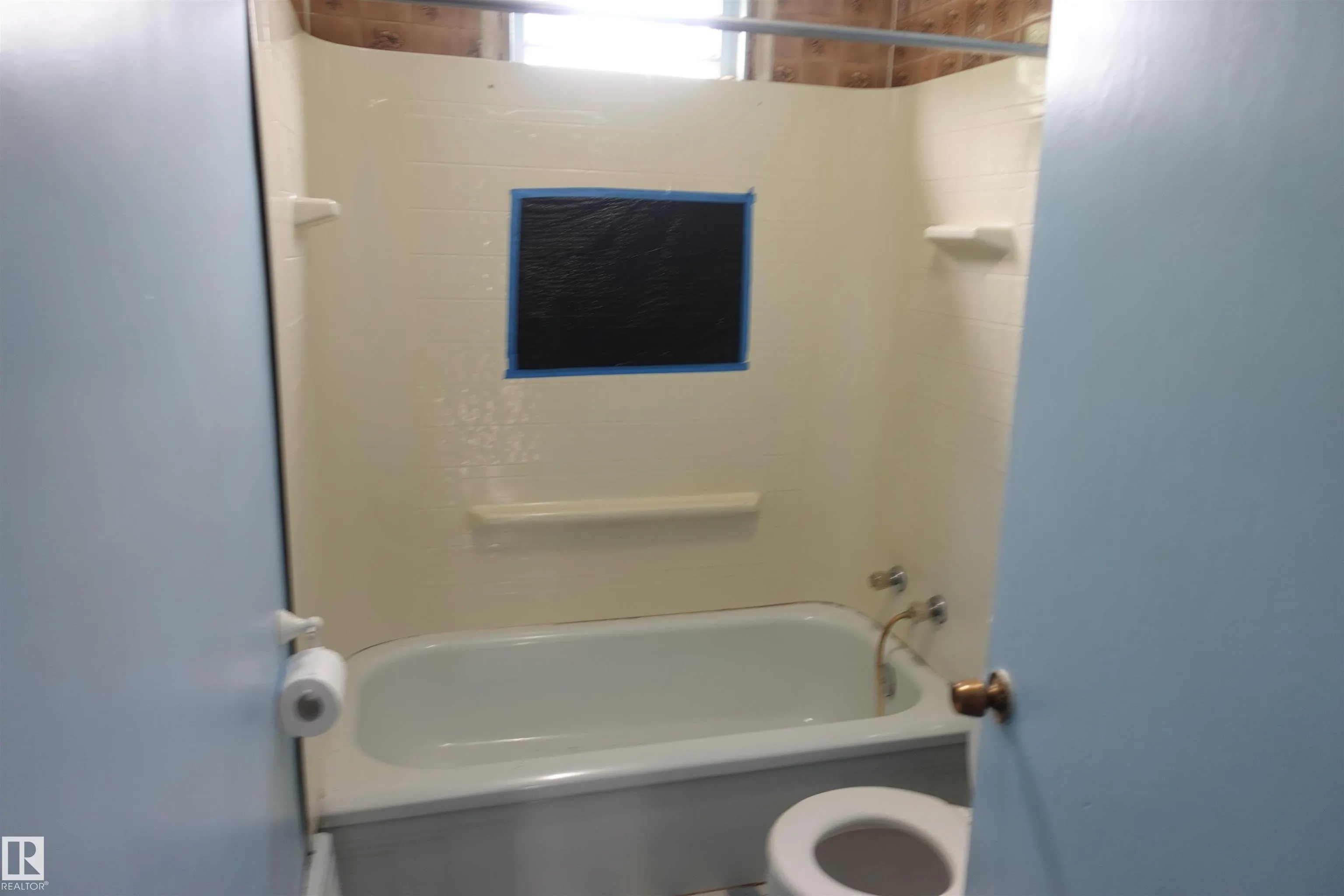 8839 90 Street