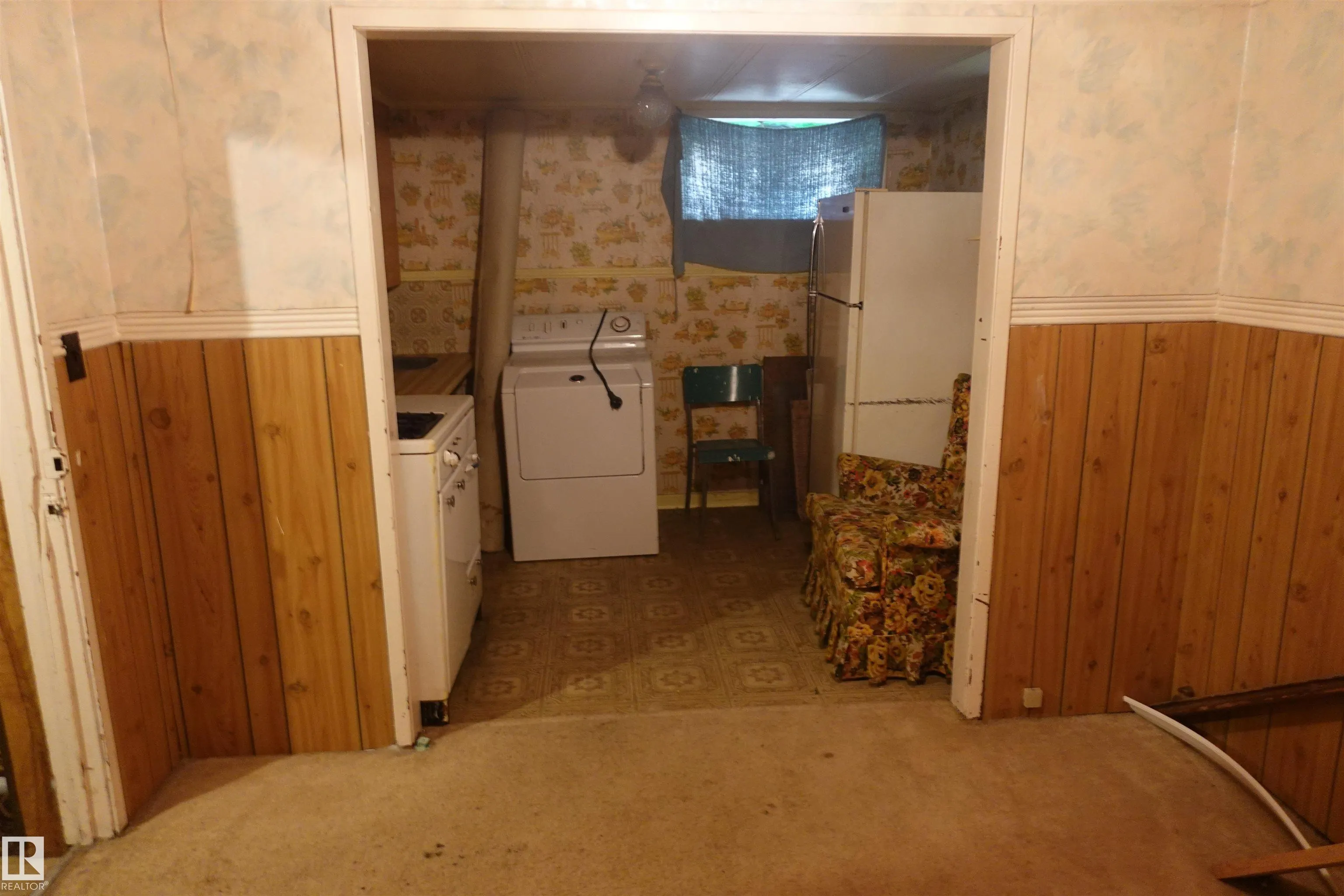 8839 90 Street