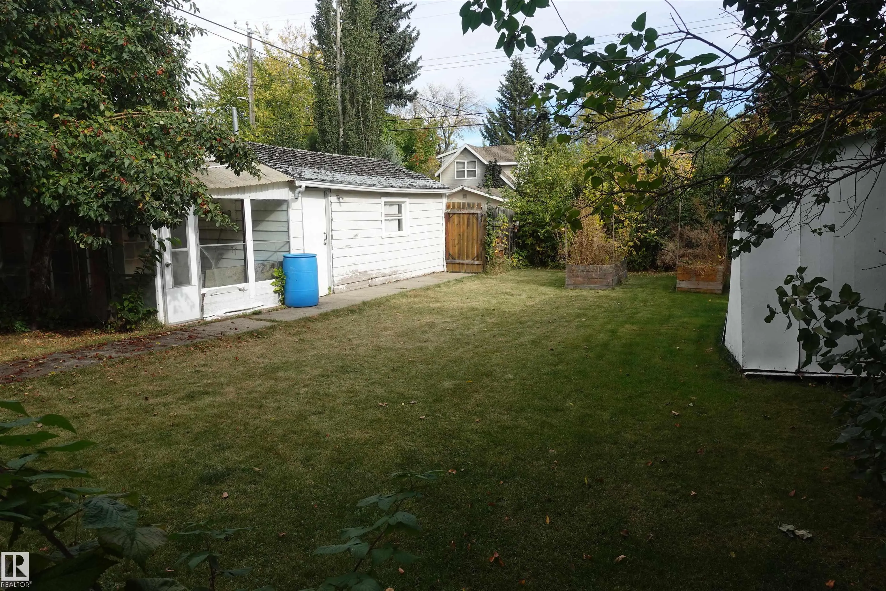 8839 90 Street