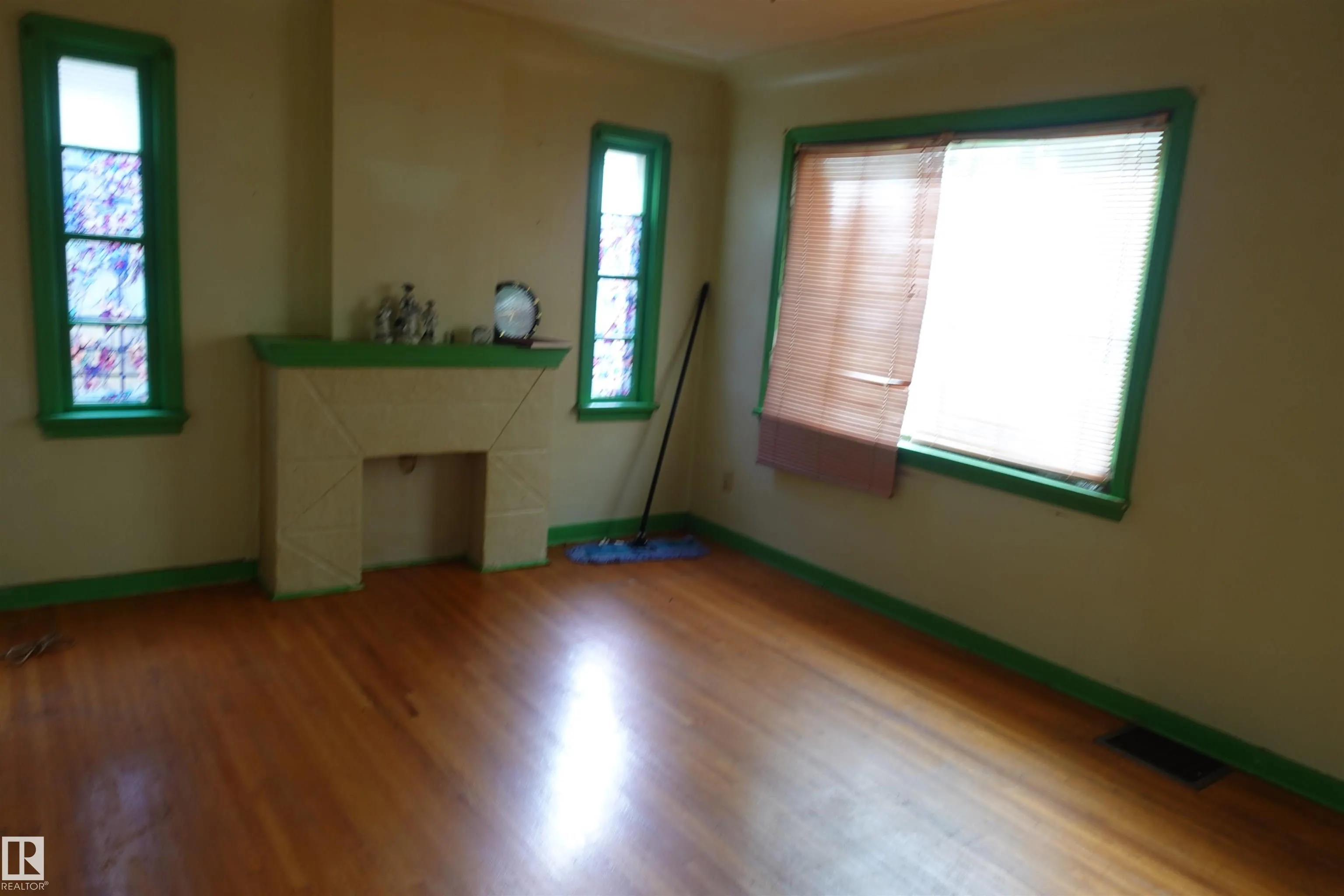 8839 90 Street