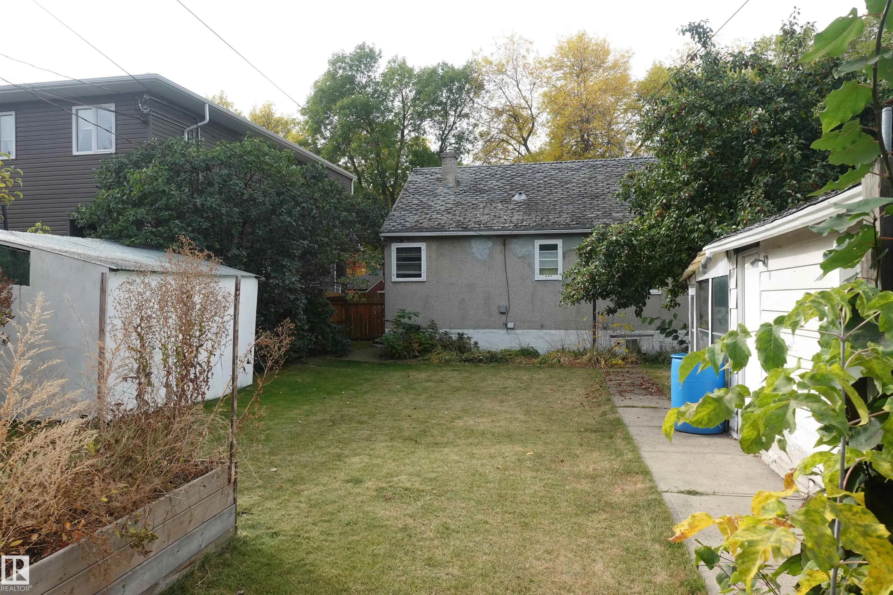 8839 90 Street