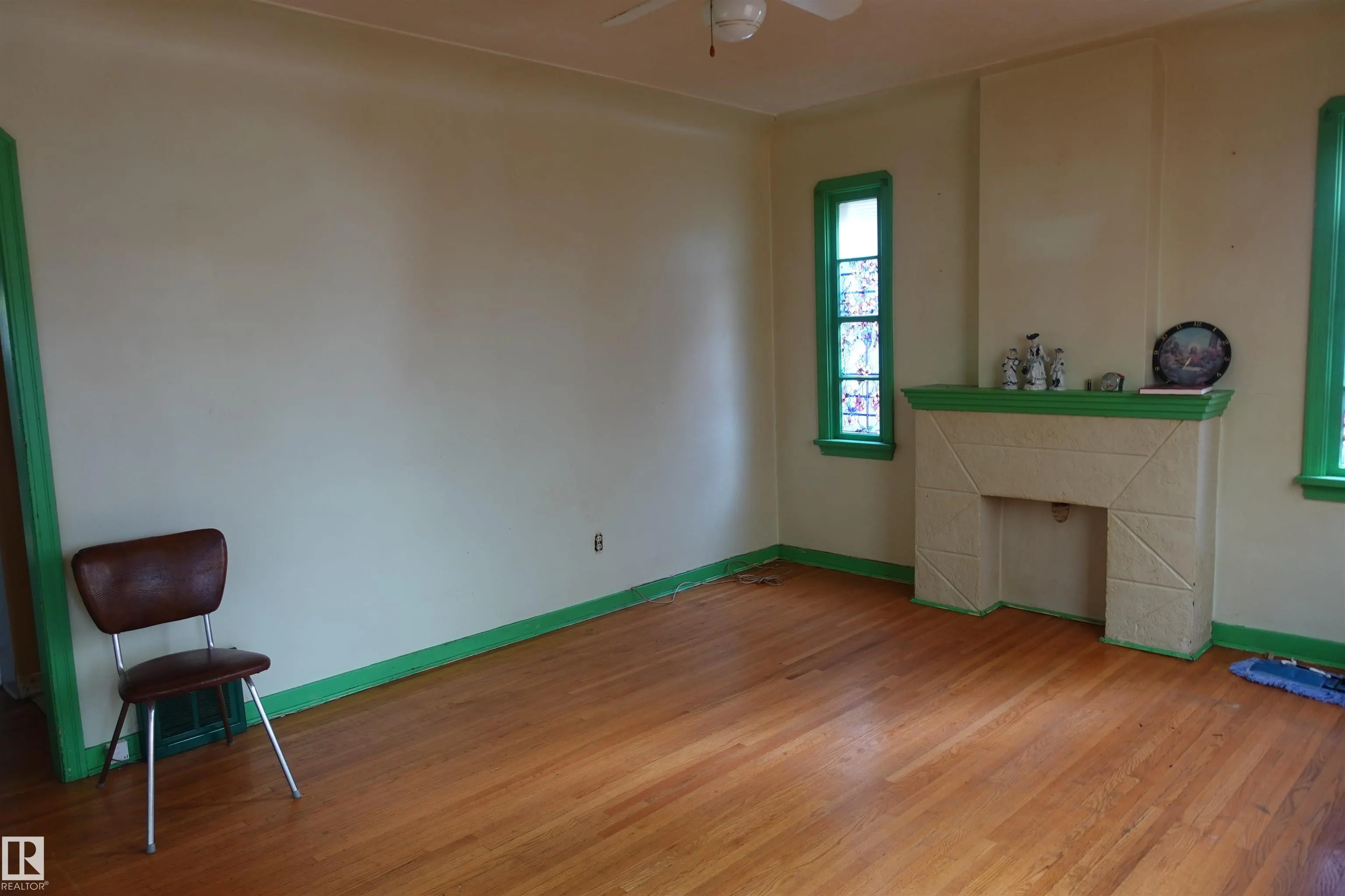 8839 90 Street