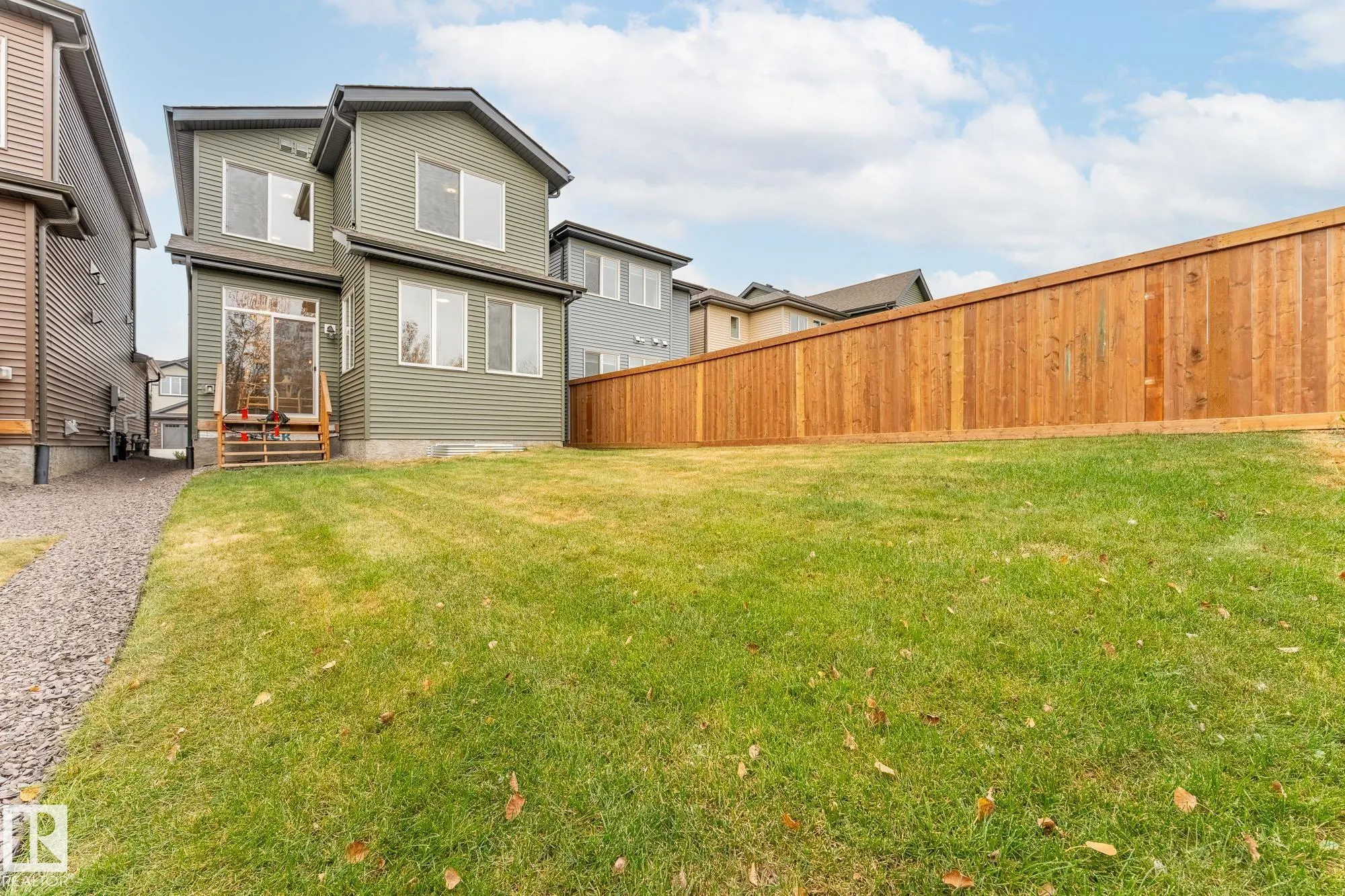 431 CONROY Crescent