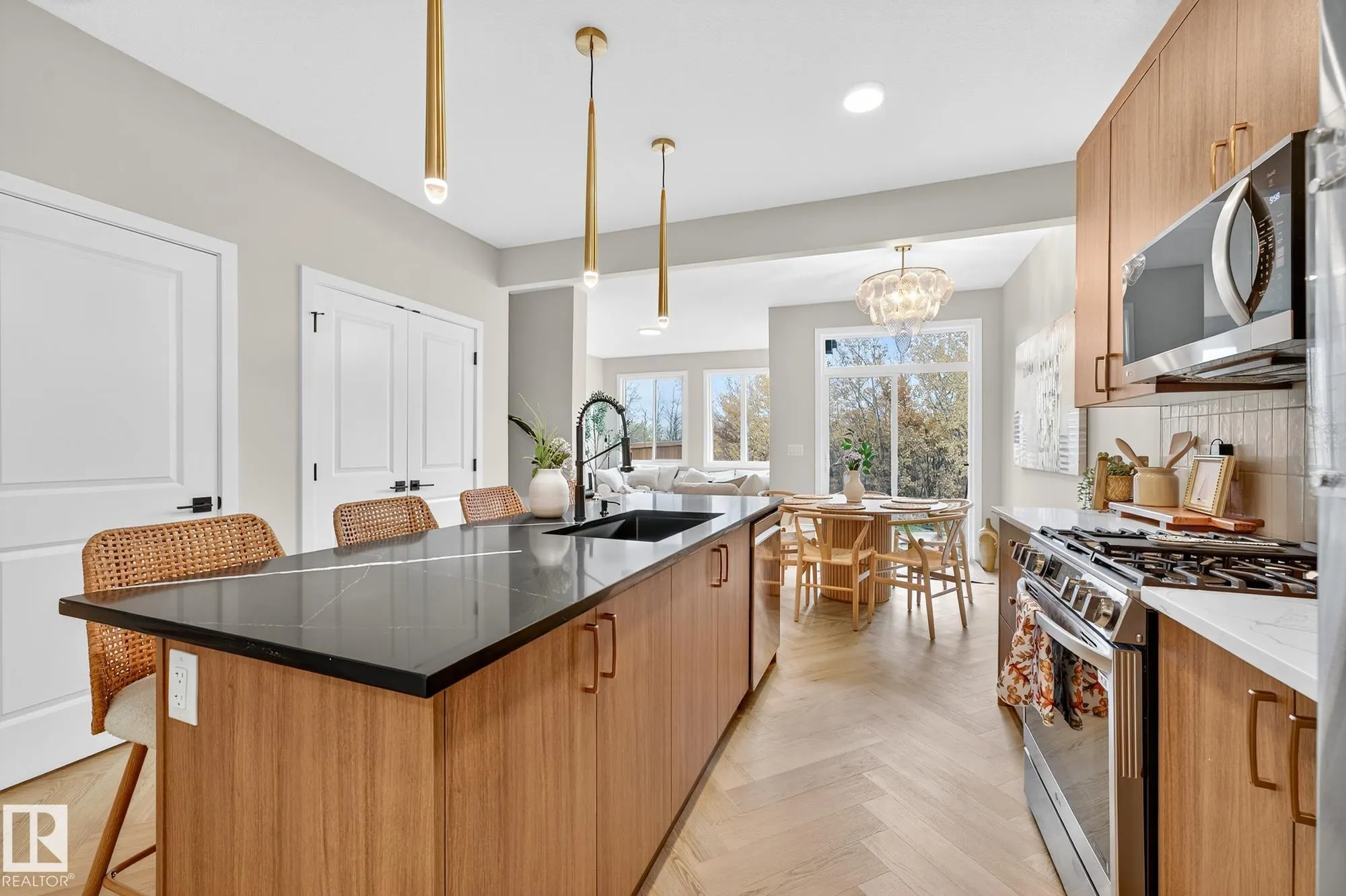 431 CONROY Crescent