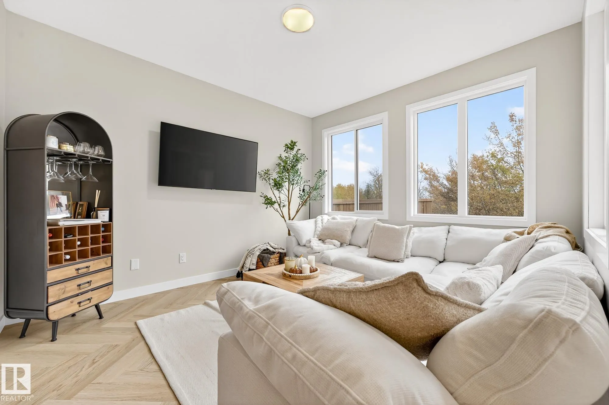 431 CONROY Crescent