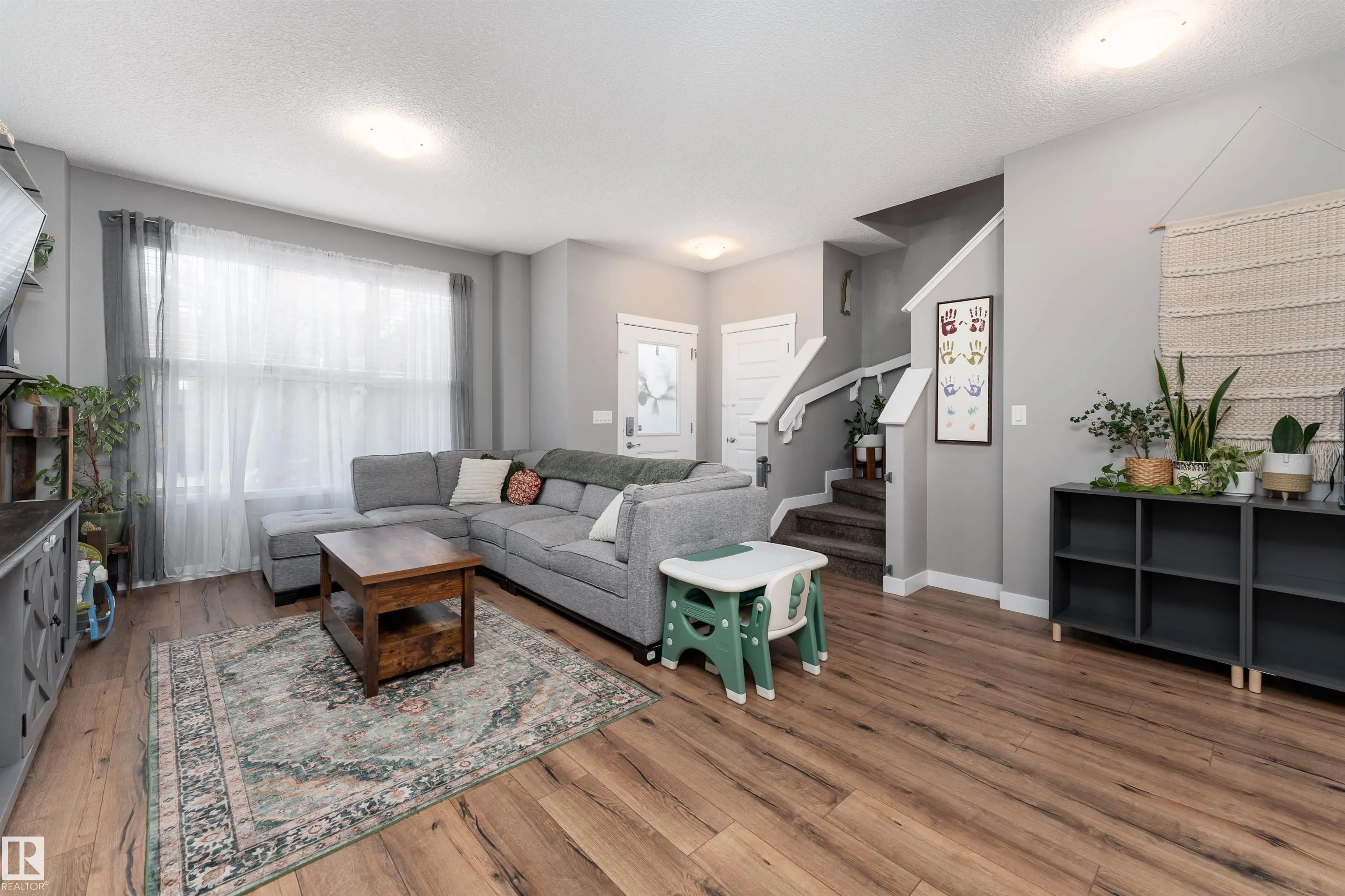 32 GREENBURY Close