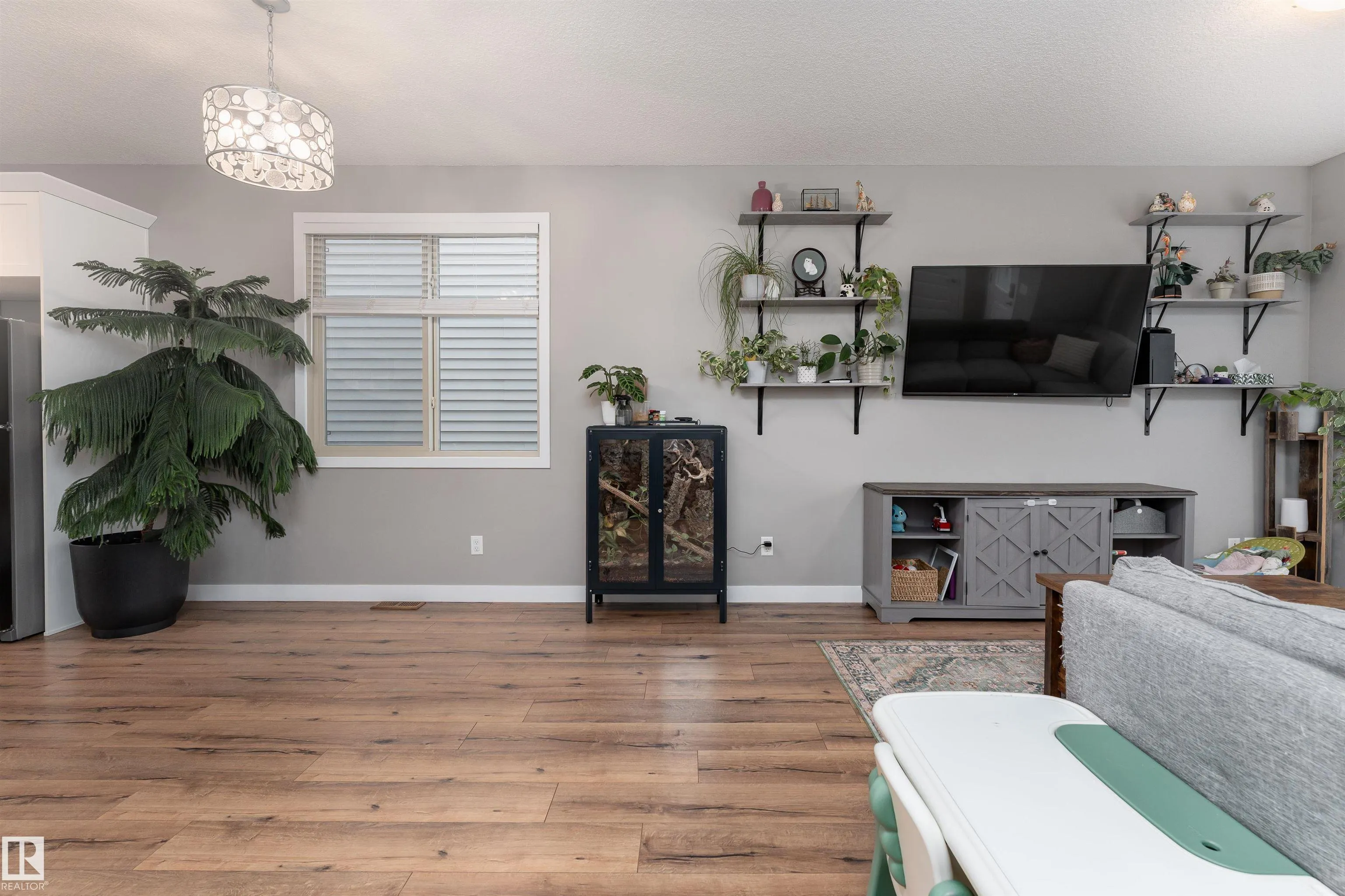 32 GREENBURY Close