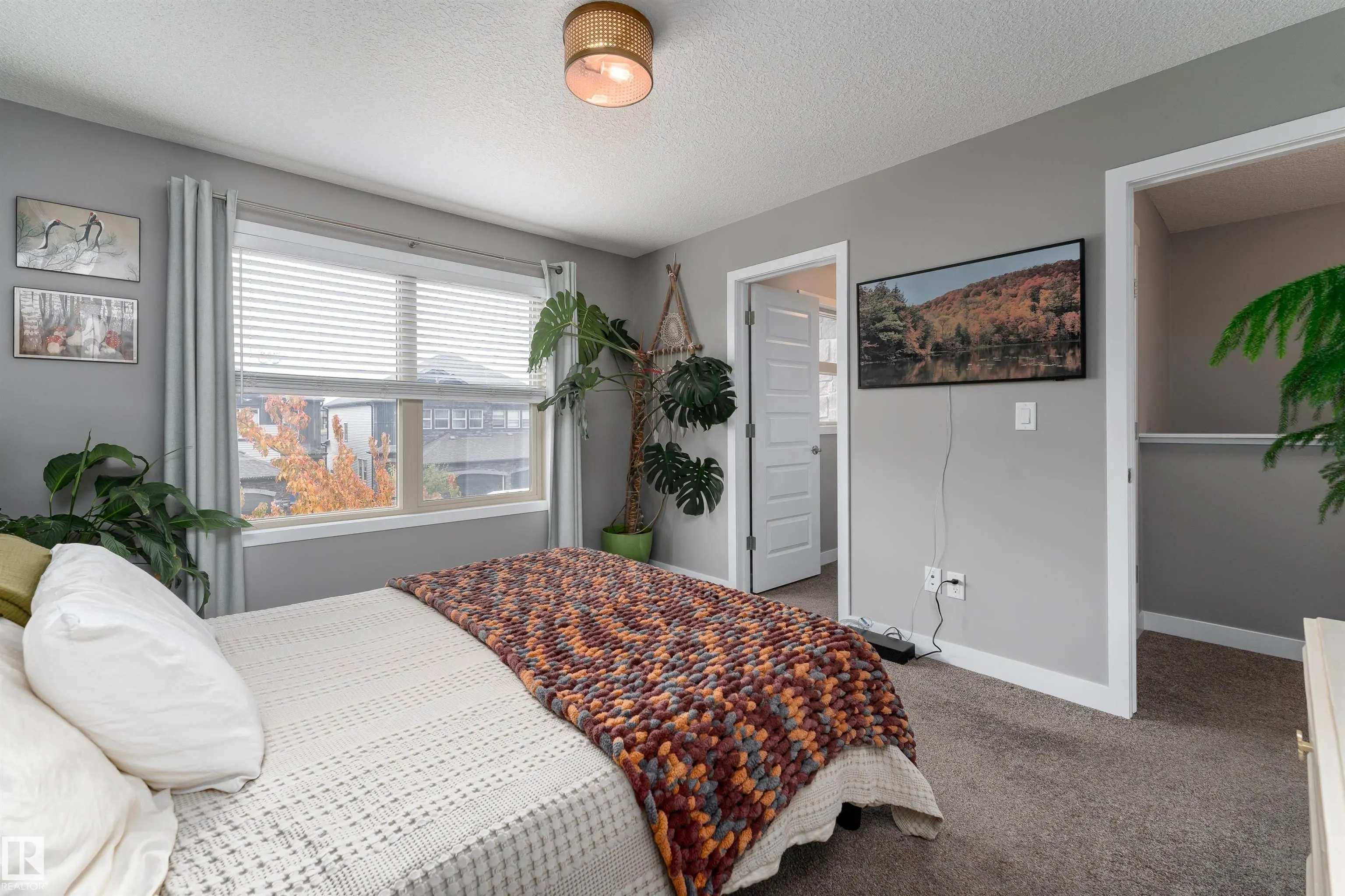 32 GREENBURY Close