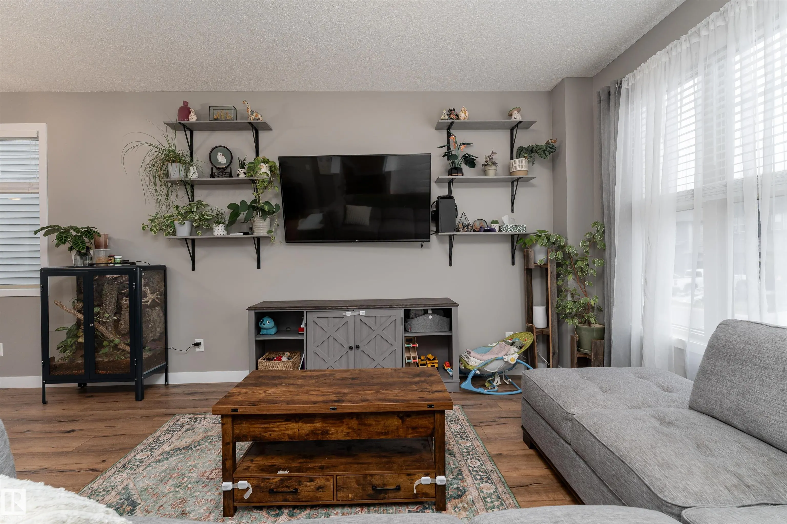 32 GREENBURY Close