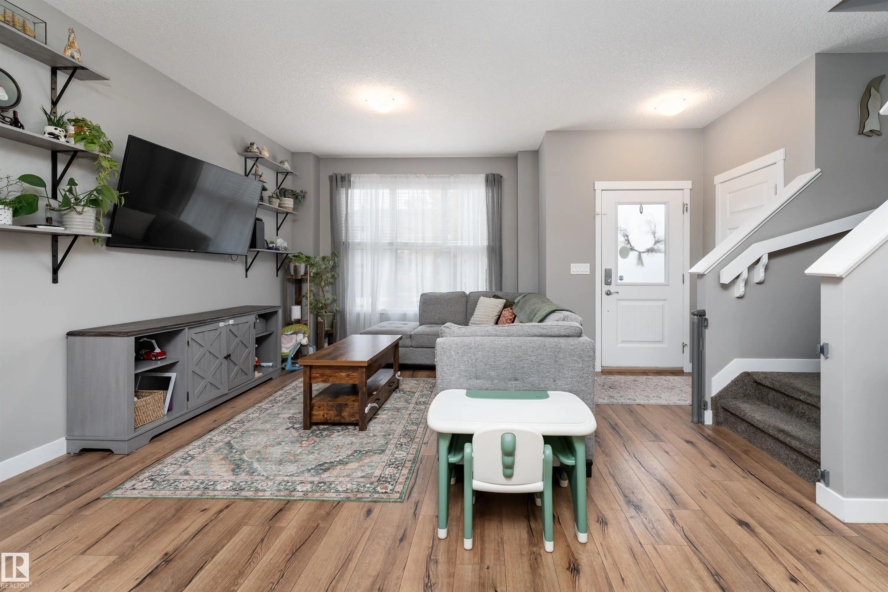32 GREENBURY Close