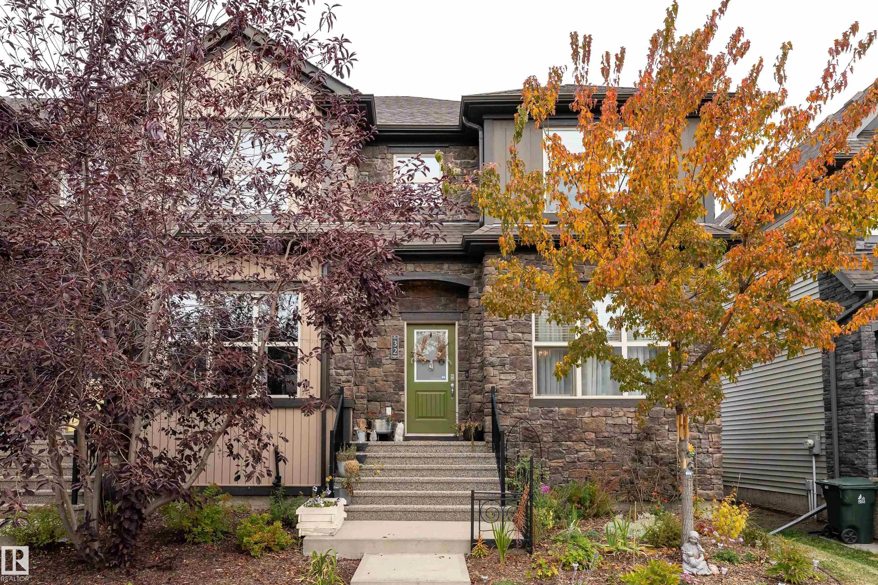 32 GREENBURY Close