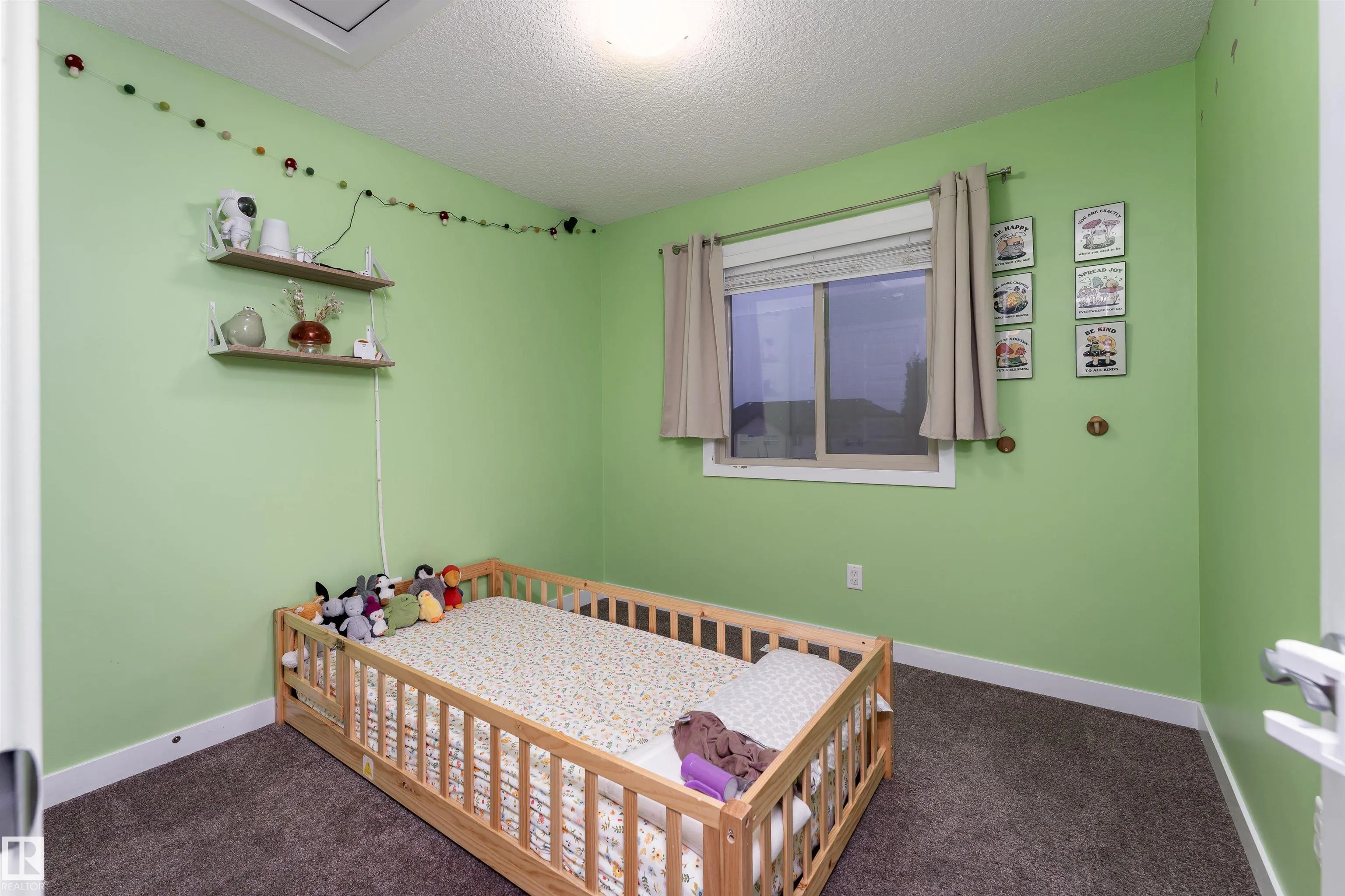 32 GREENBURY Close
