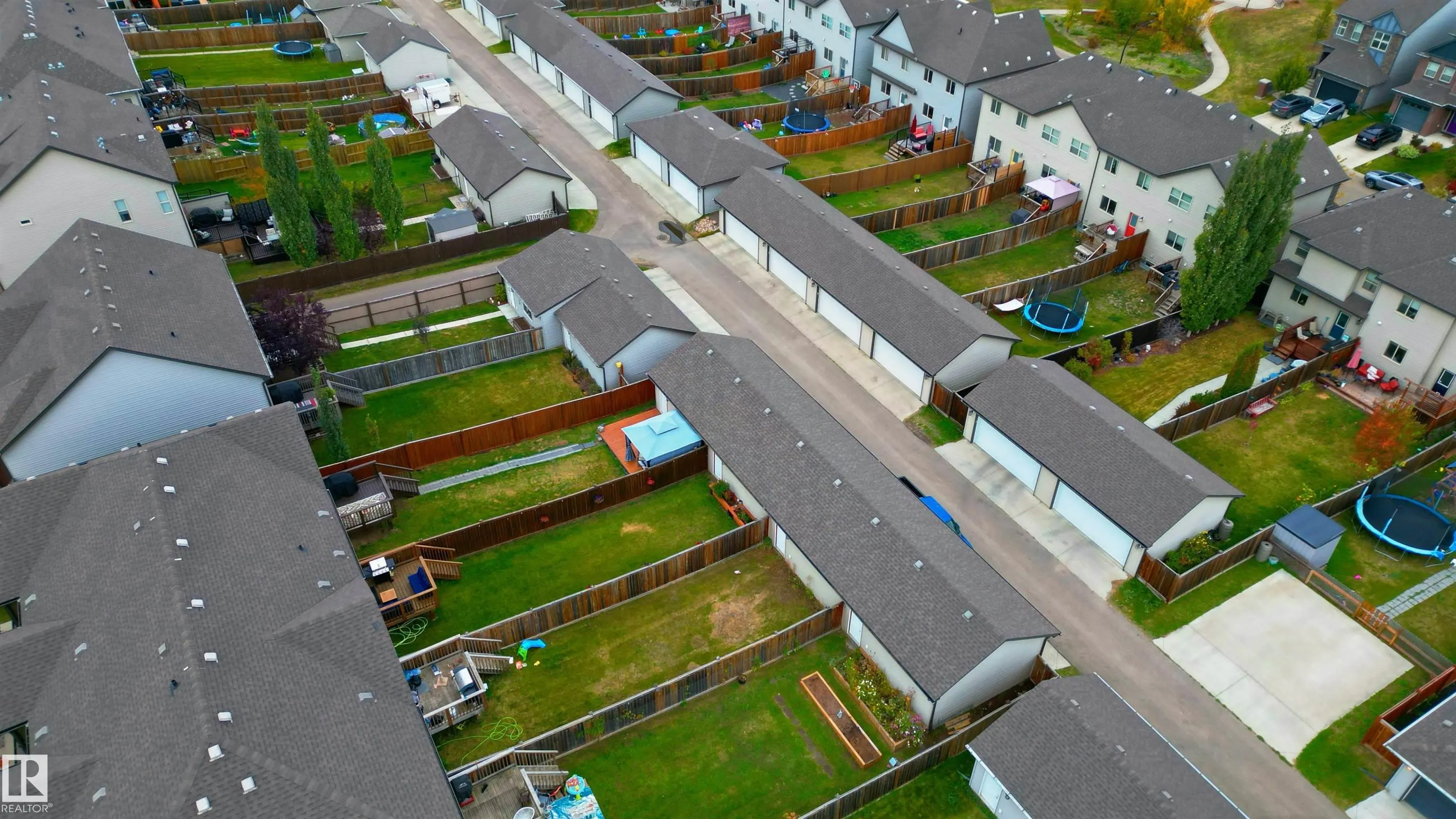 32 GREENBURY Close