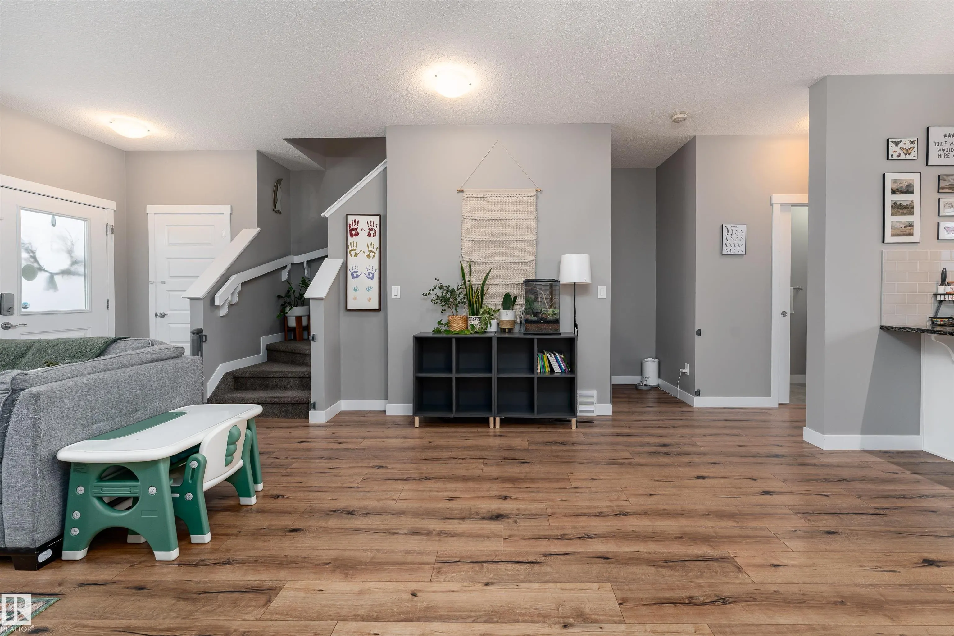 32 GREENBURY Close