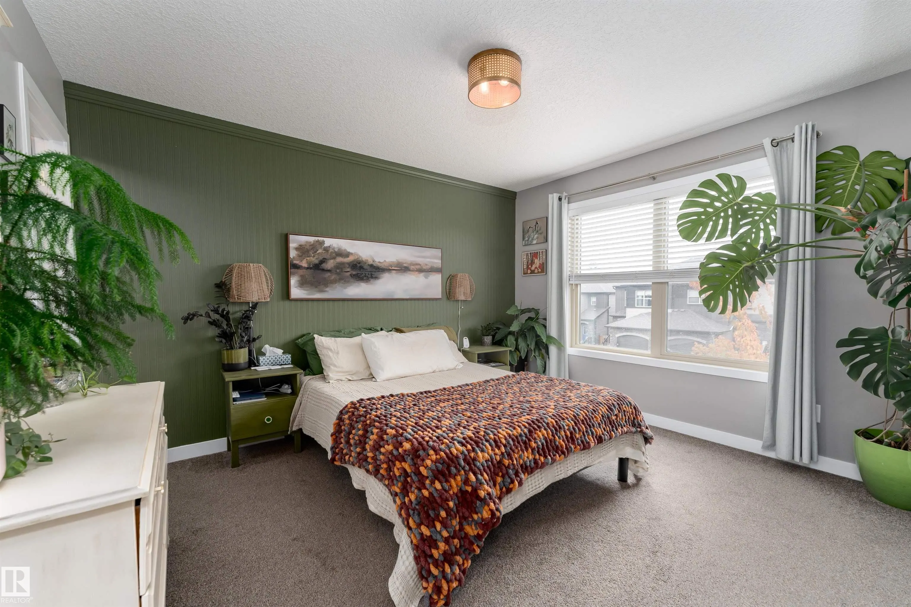 32 GREENBURY Close