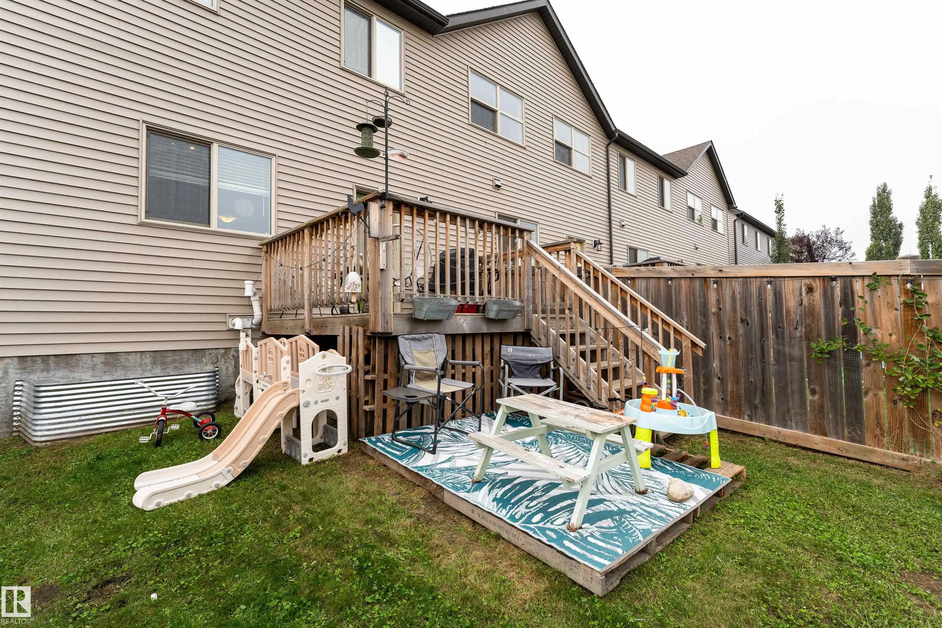 32 GREENBURY Close