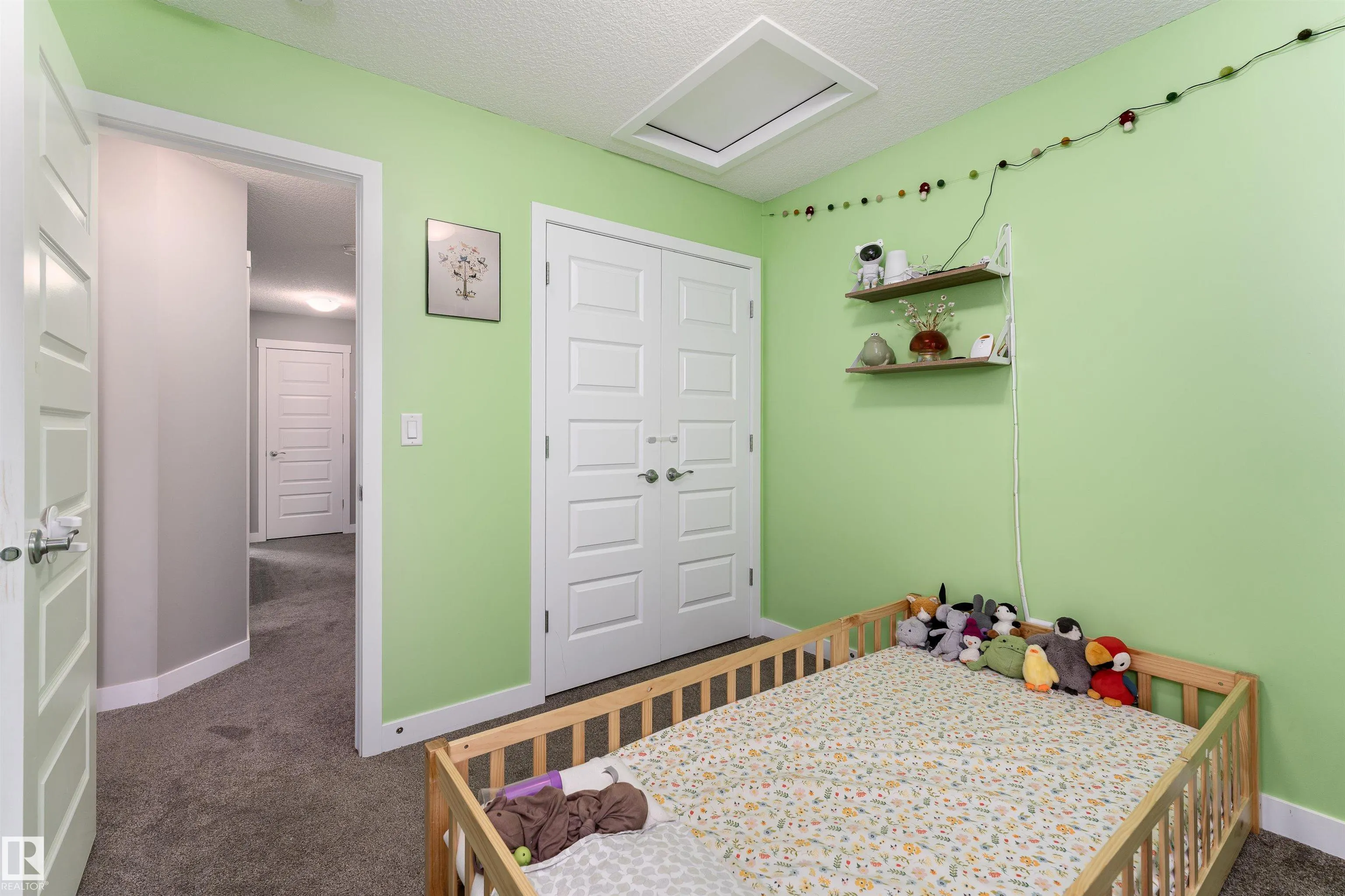 32 GREENBURY Close