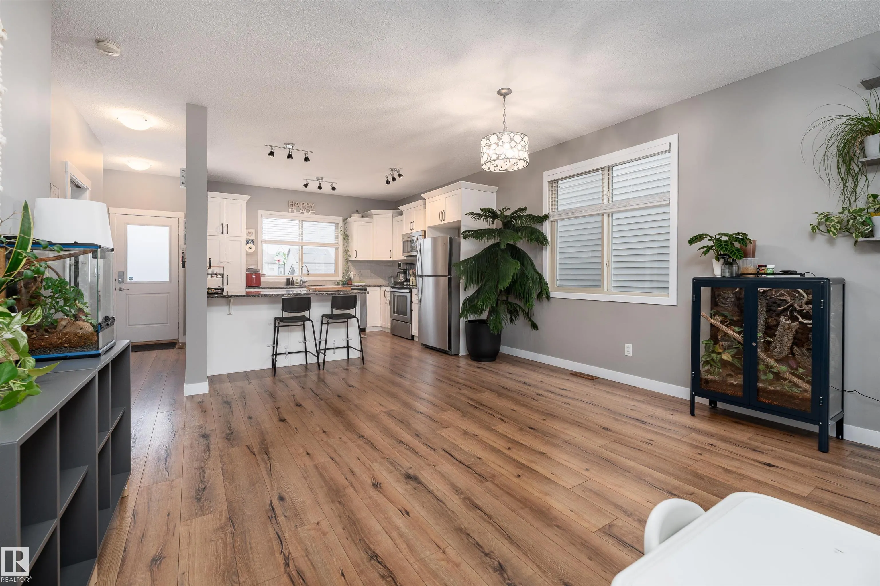 32 GREENBURY Close