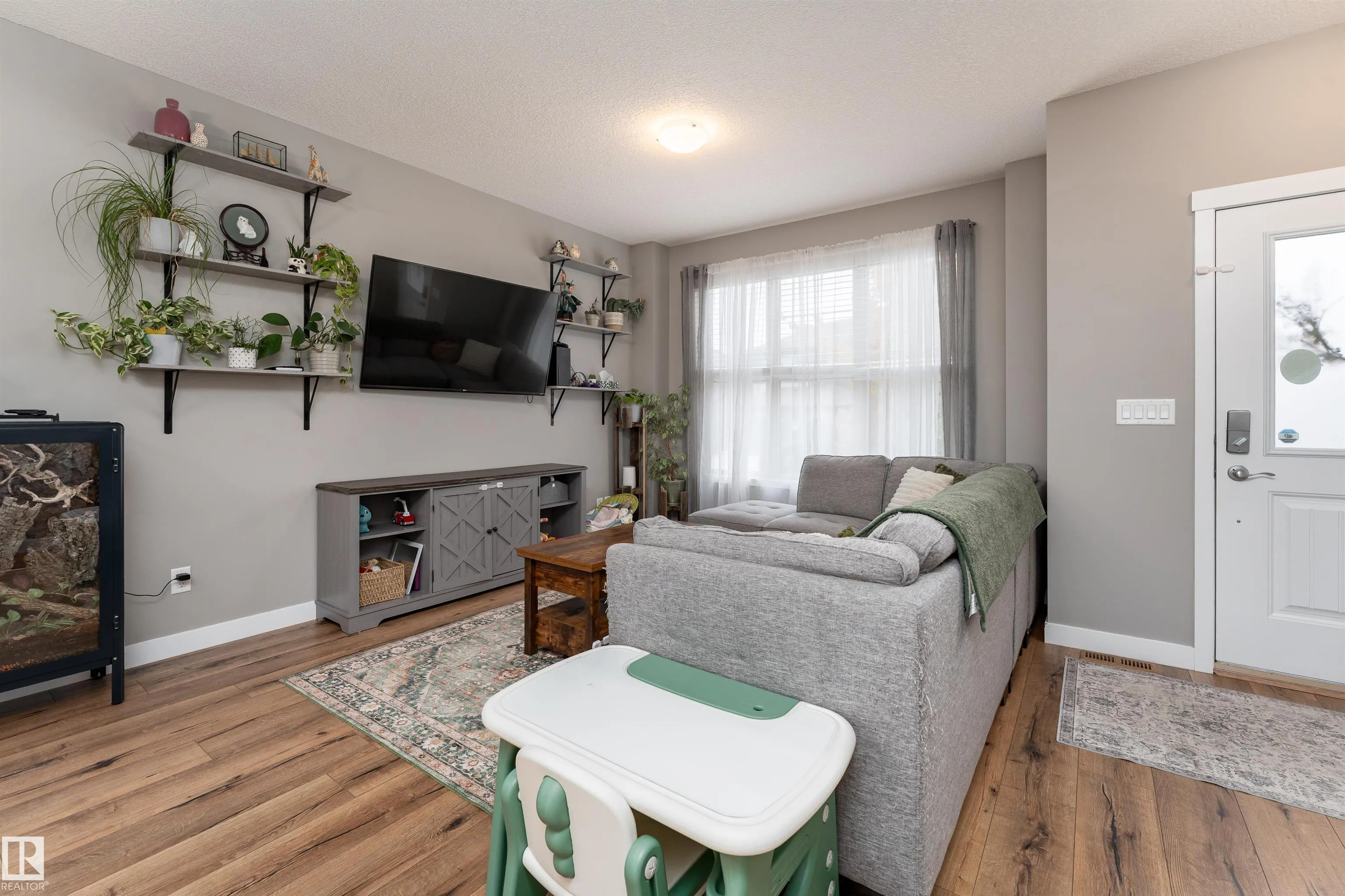 32 GREENBURY Close