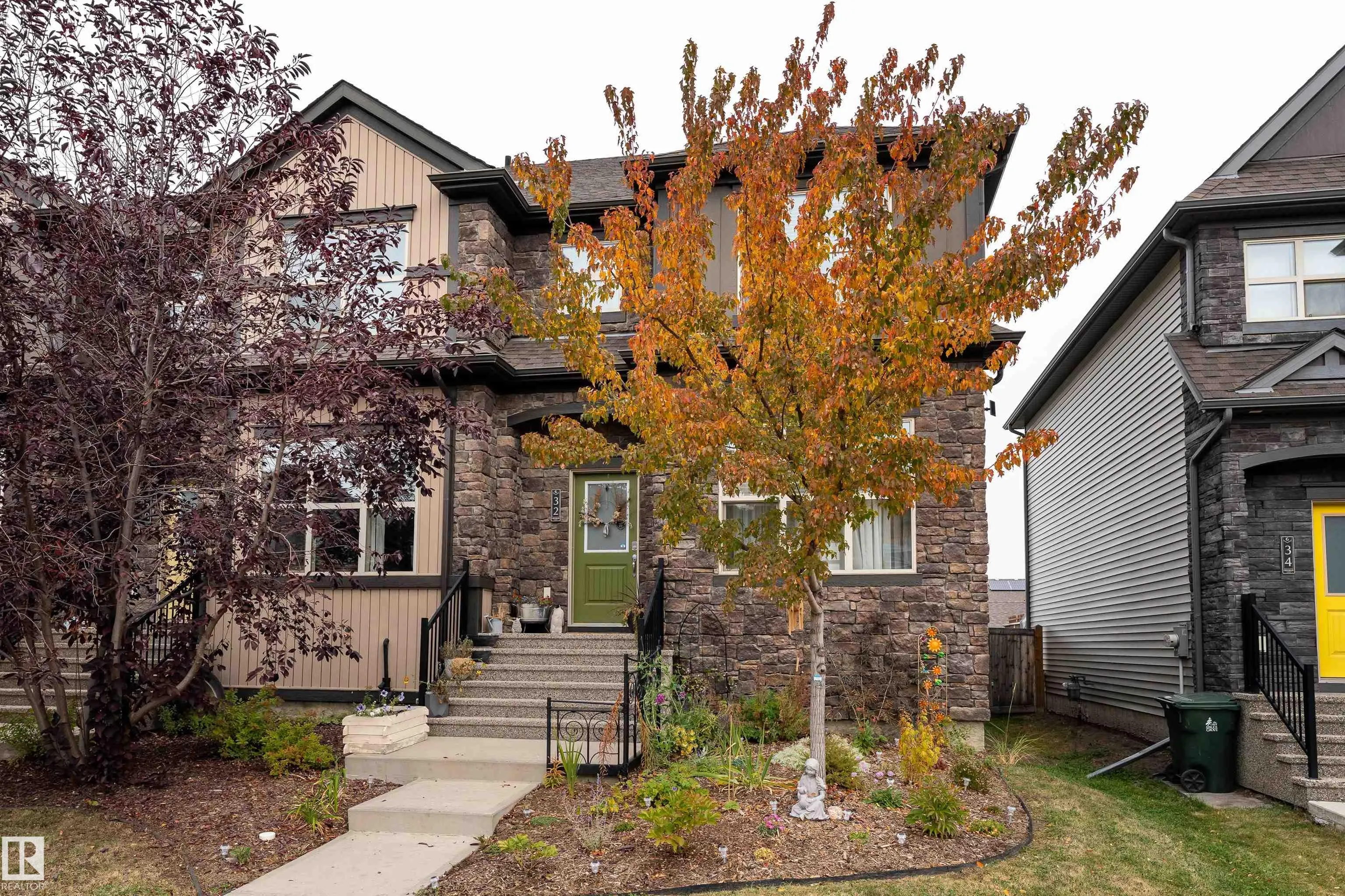 32 GREENBURY Close