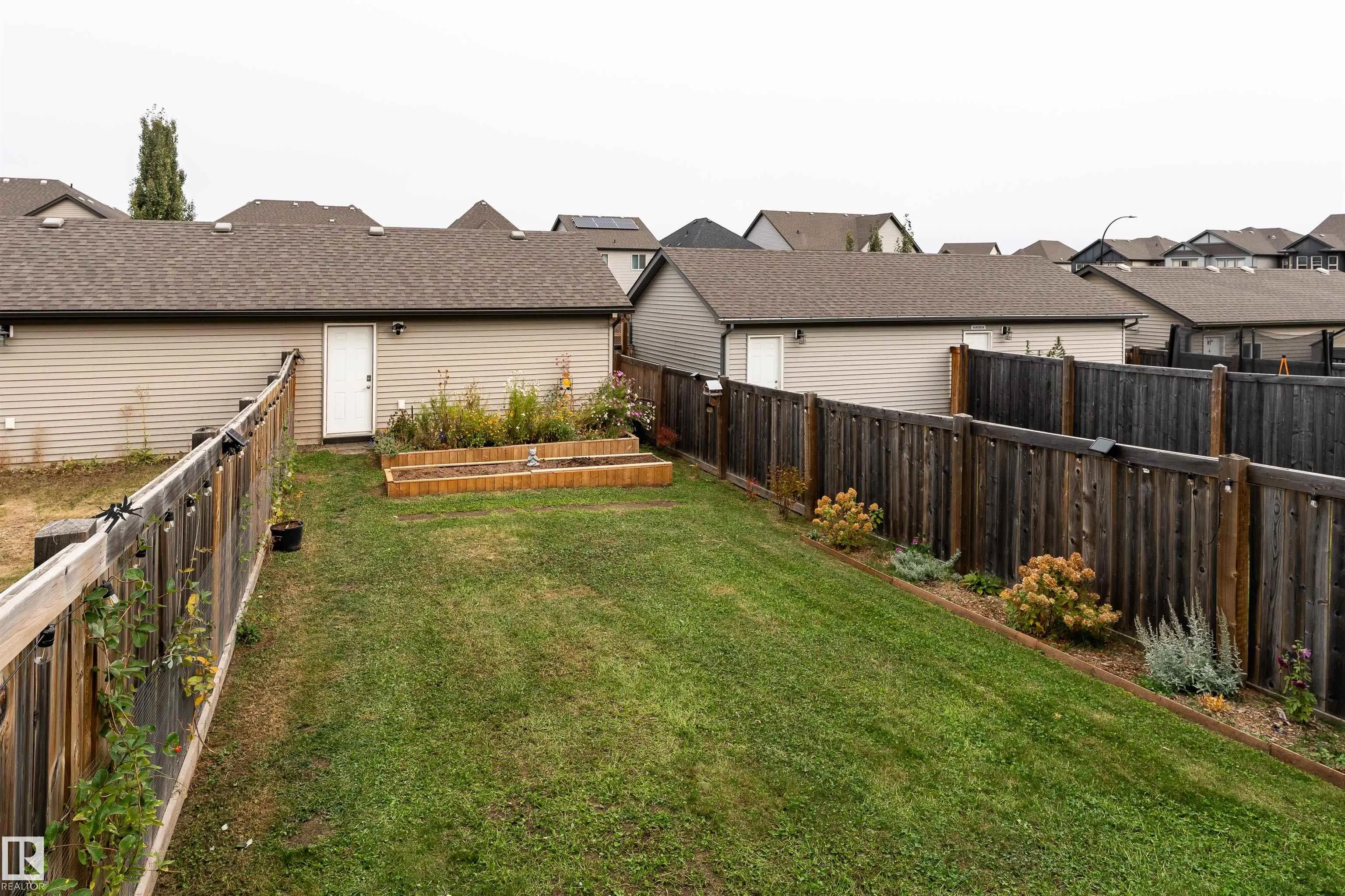 32 GREENBURY Close