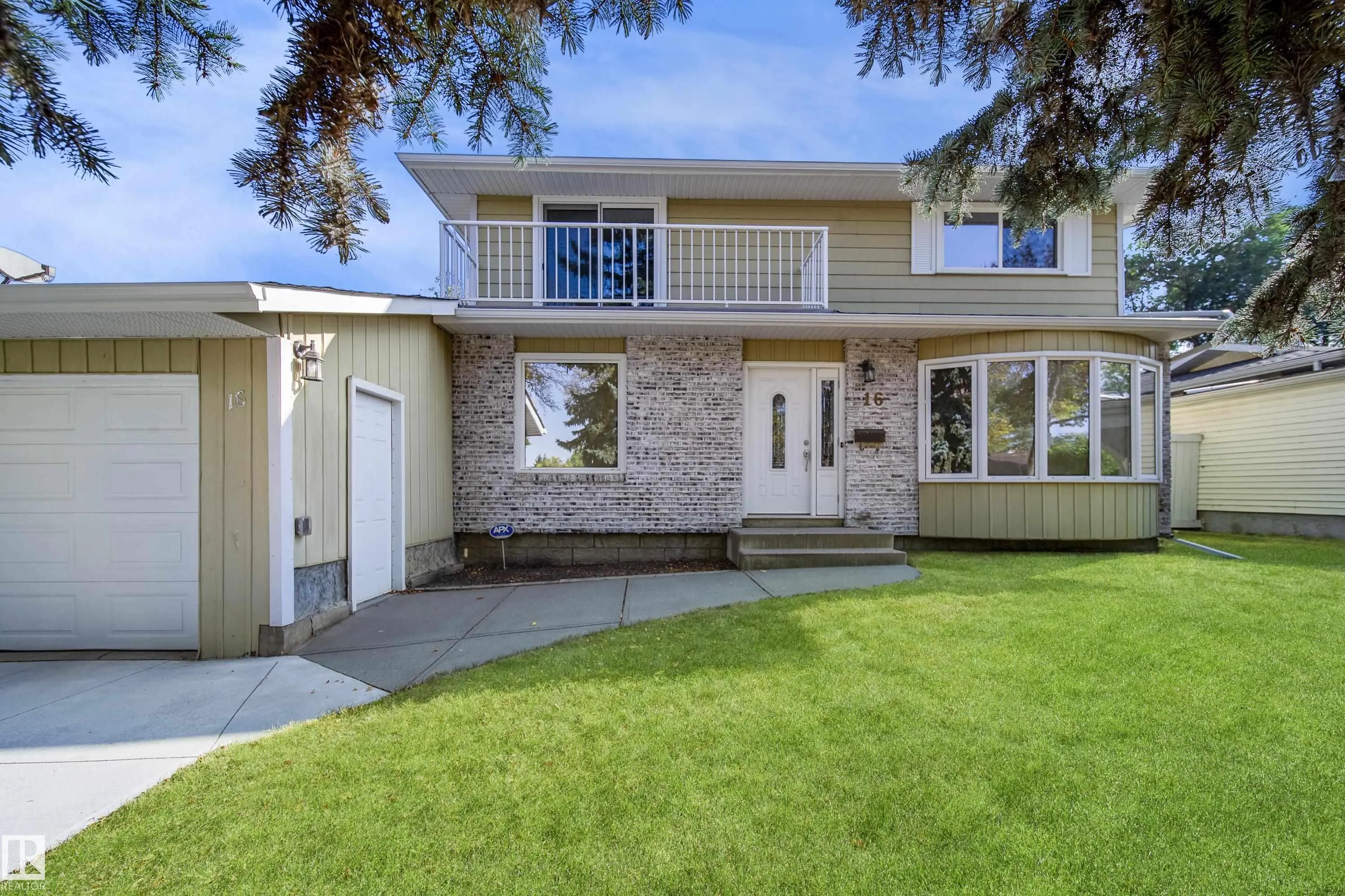 16 GRAHAM Avenue