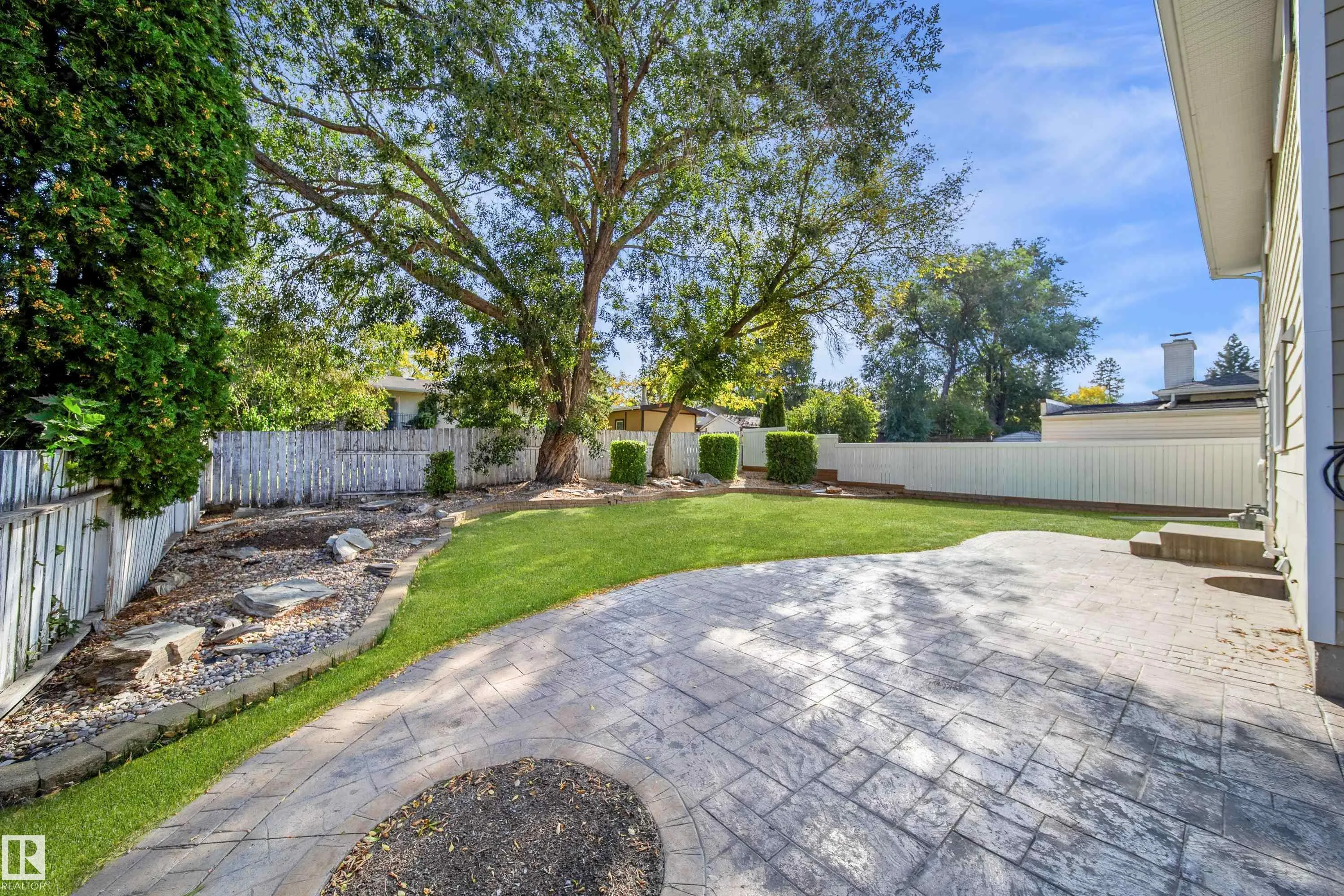 16 GRAHAM Avenue