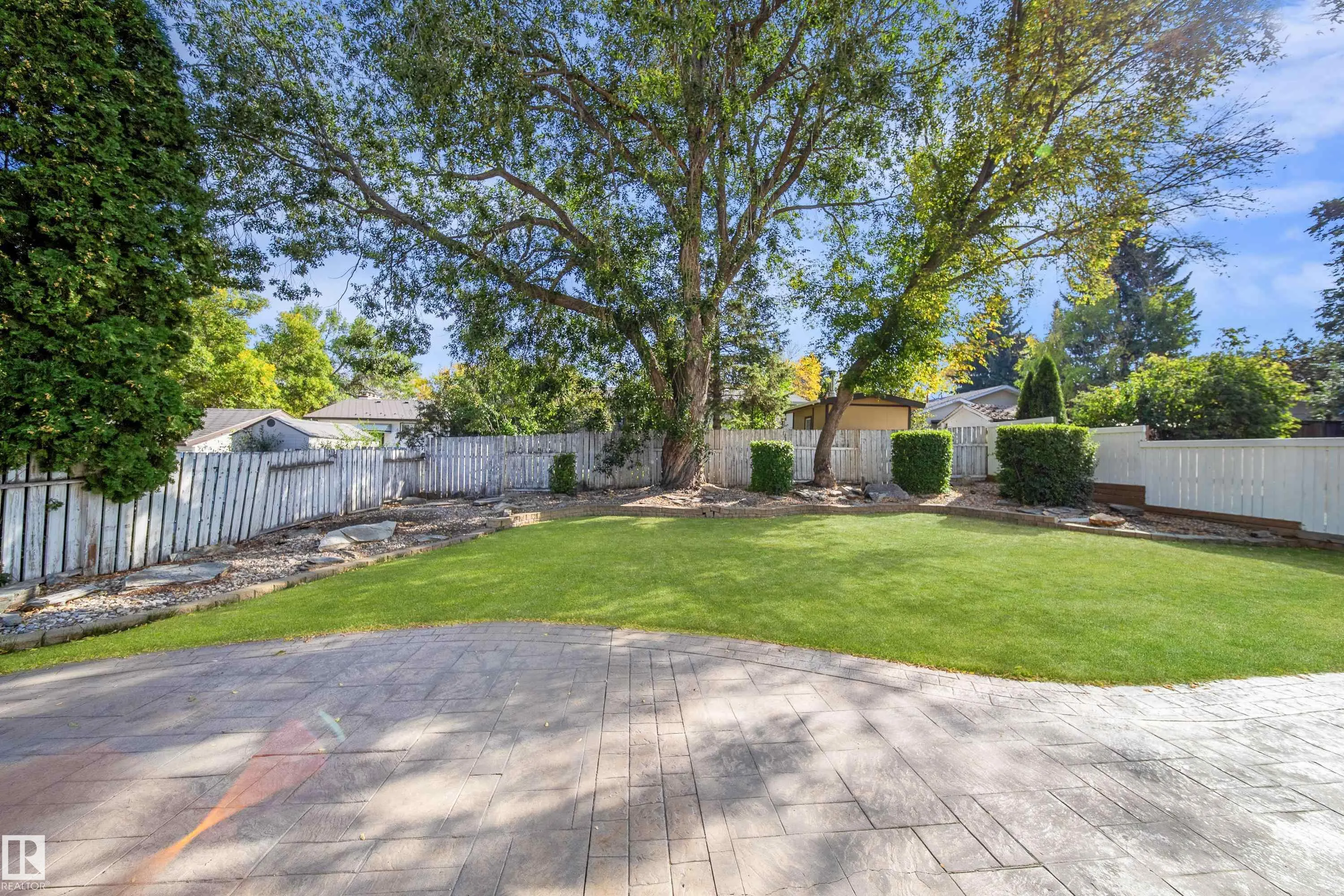 16 GRAHAM Avenue