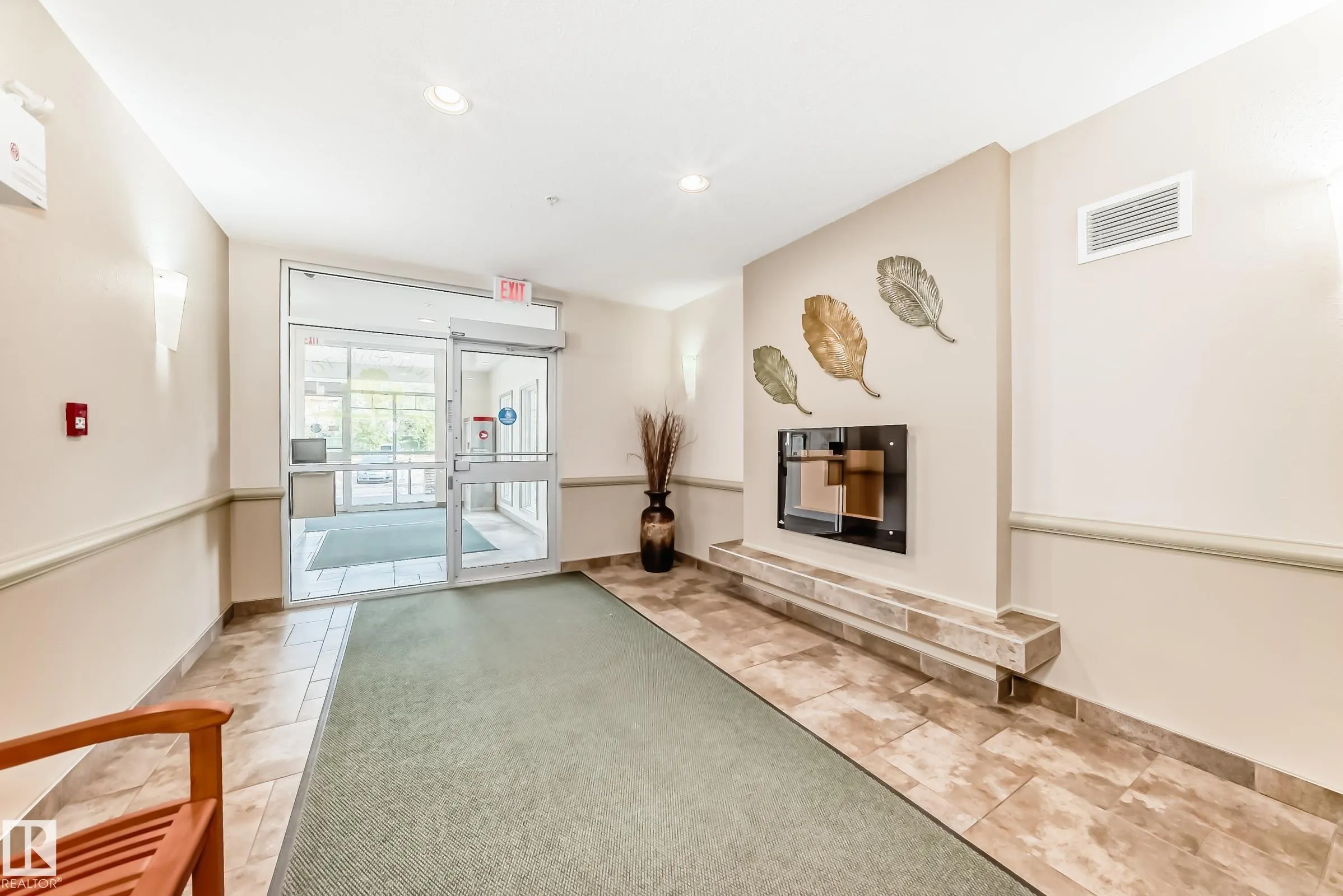 271 CHARLOTTE Way