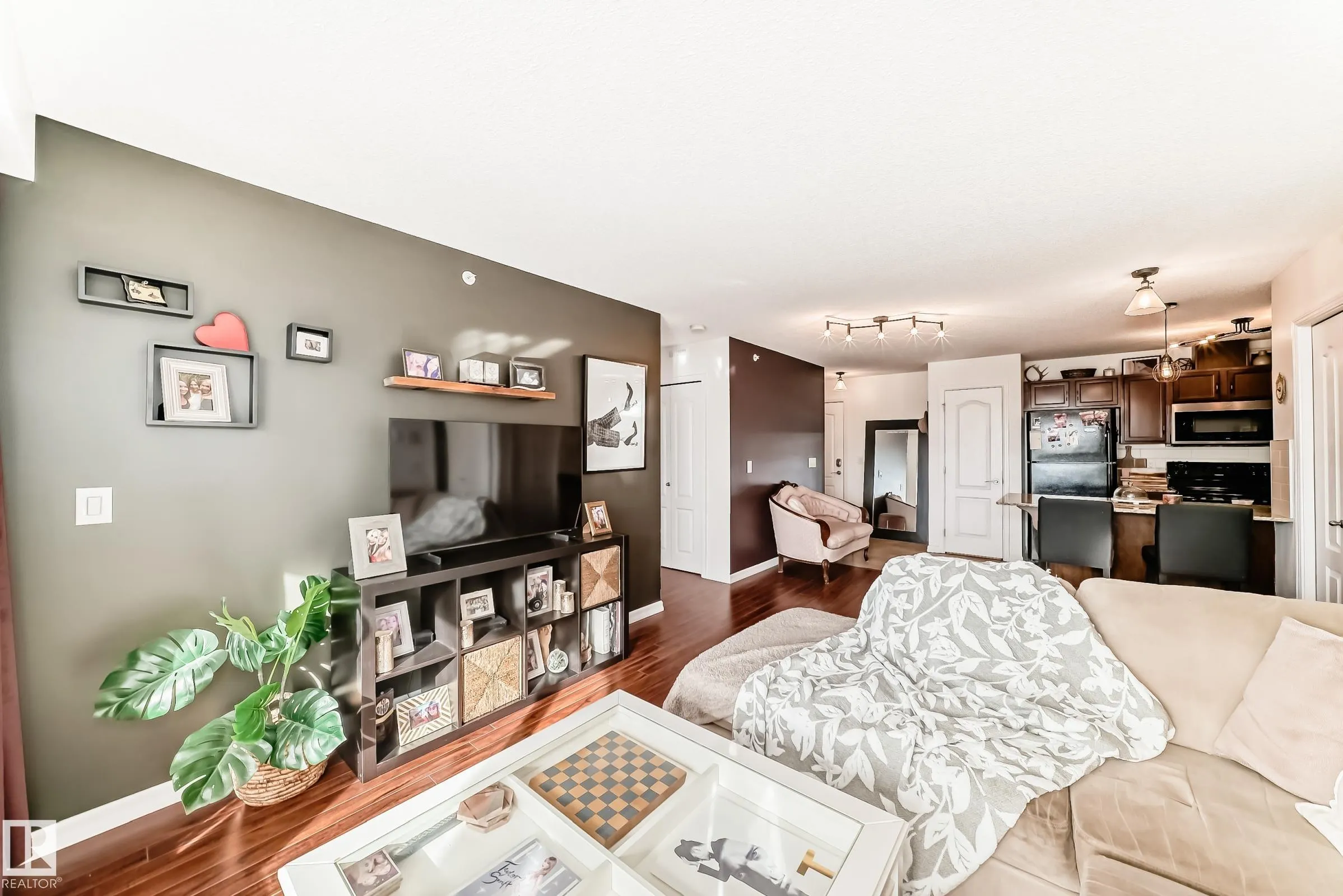 271 CHARLOTTE Way