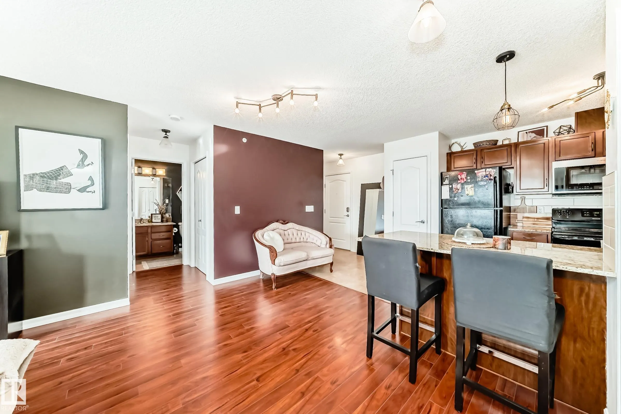 271 CHARLOTTE Way