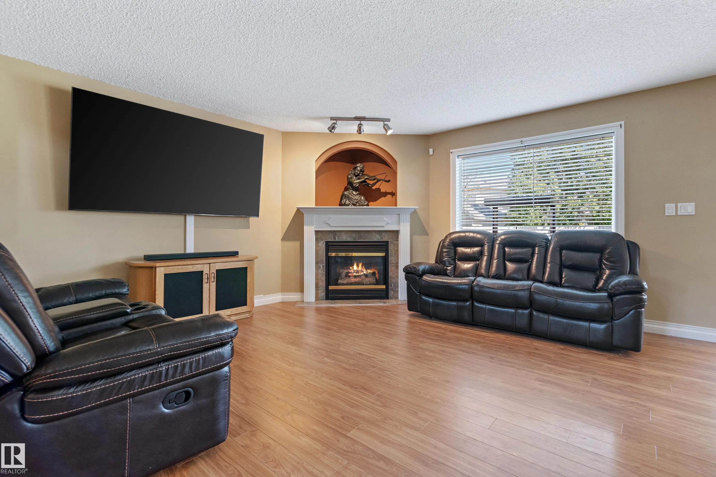 356 CALDERON Crescent