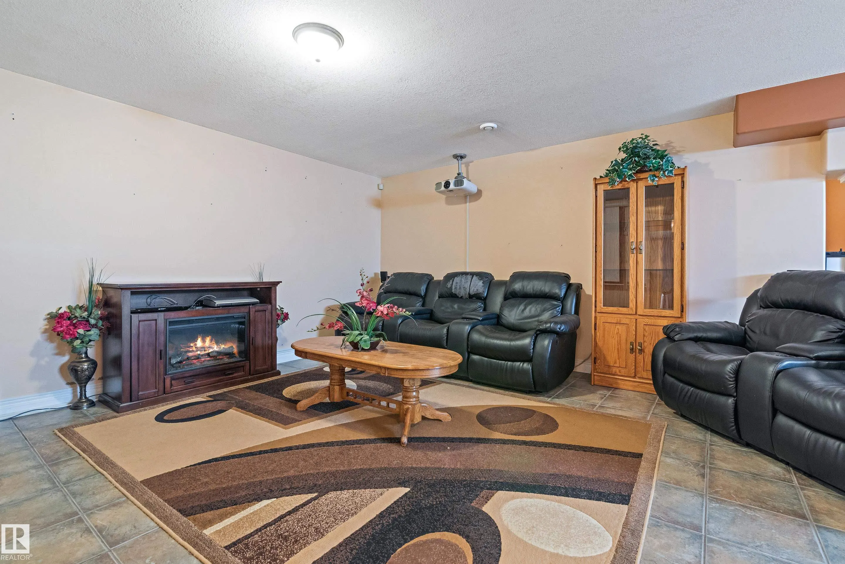 356 CALDERON Crescent