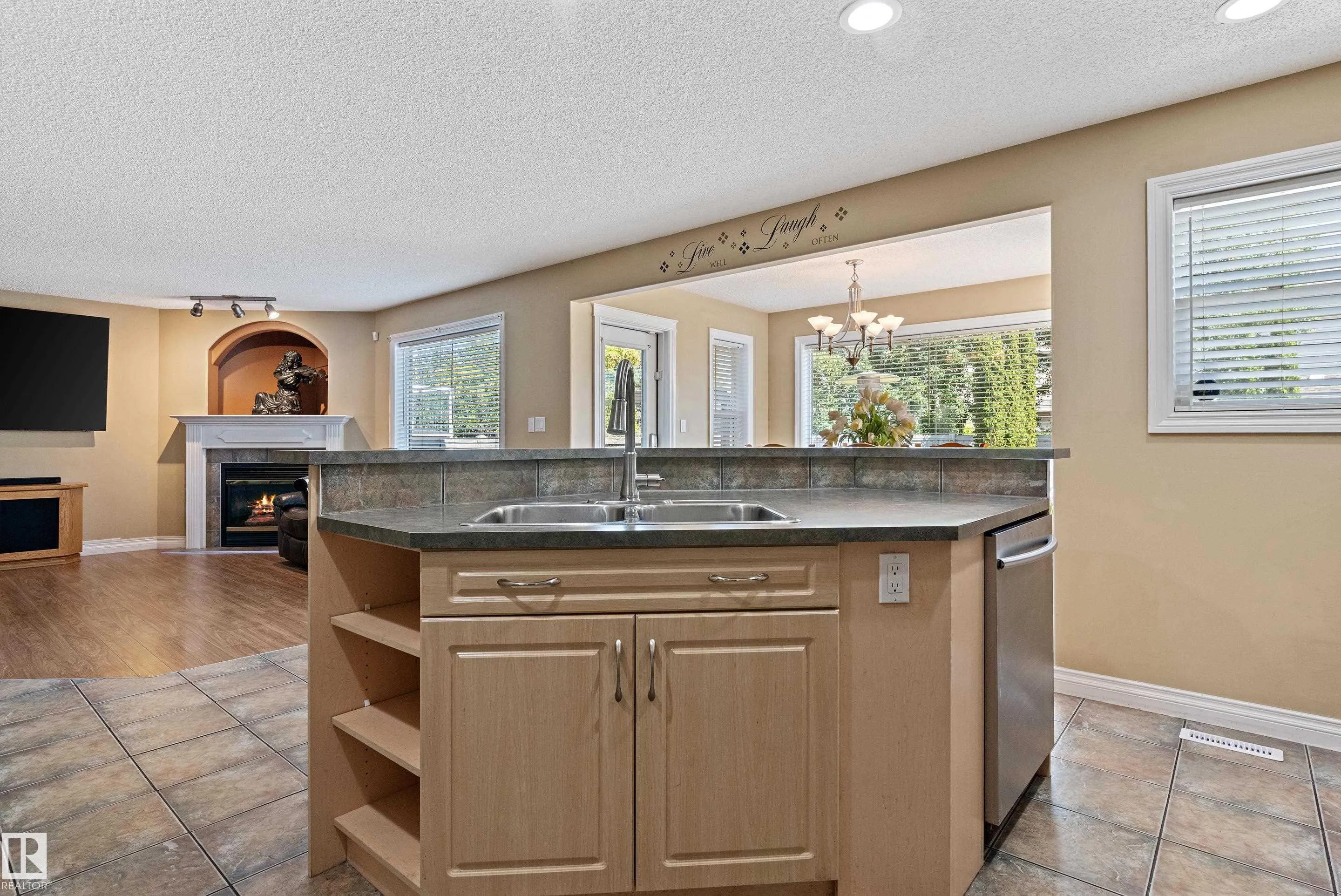 356 CALDERON Crescent