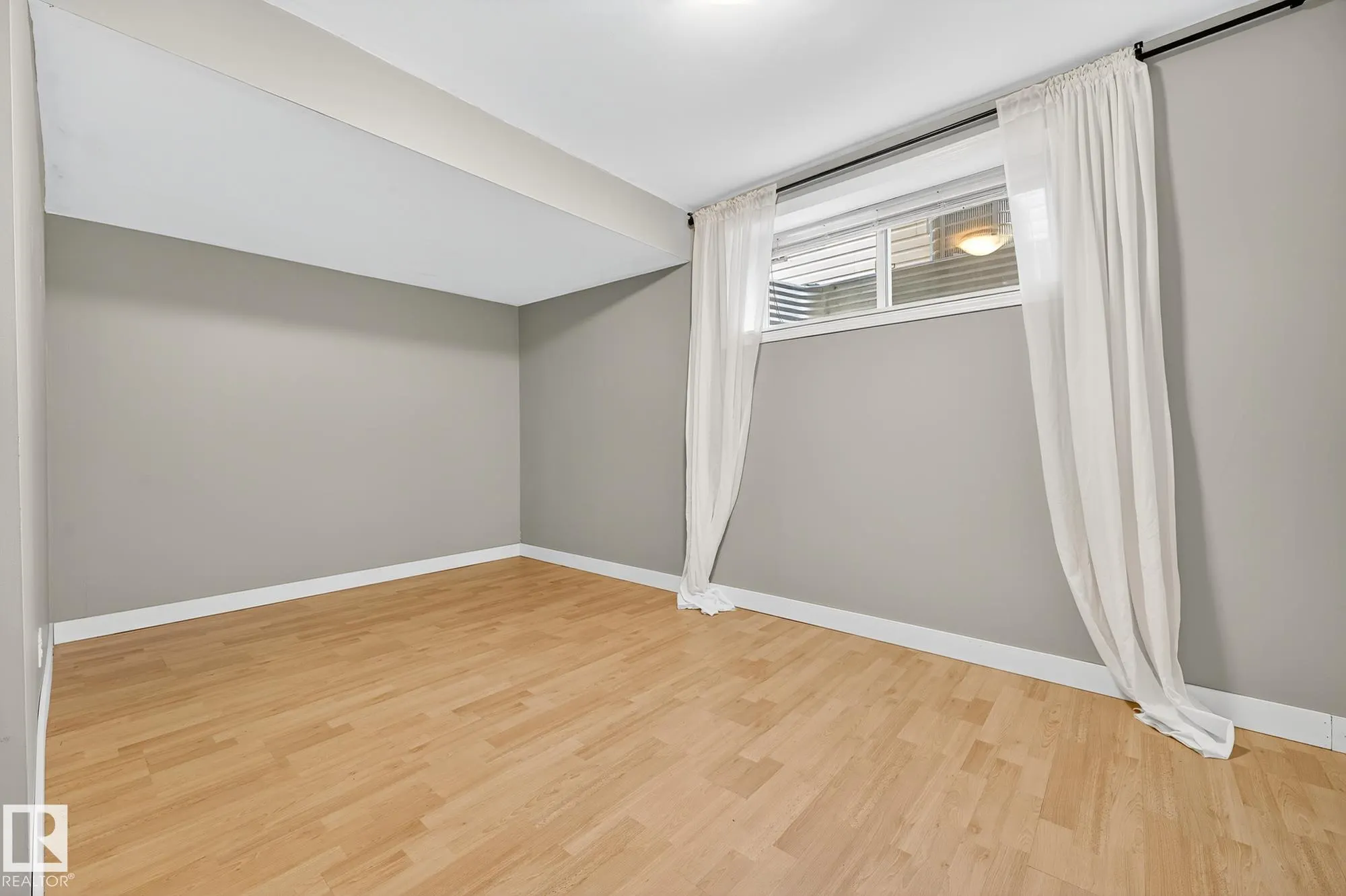 2626 TAYLOR GREEN