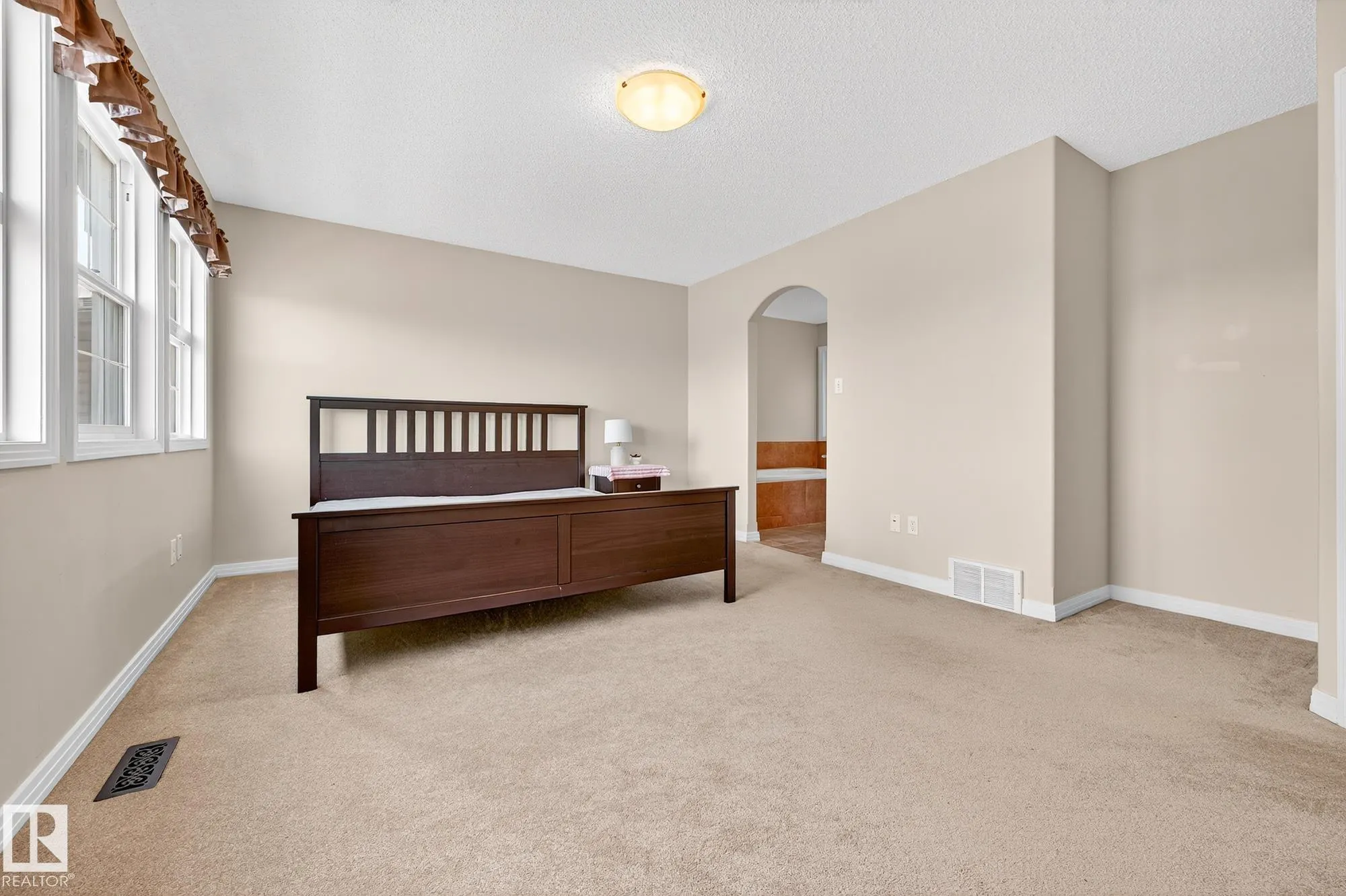 2626 TAYLOR GREEN