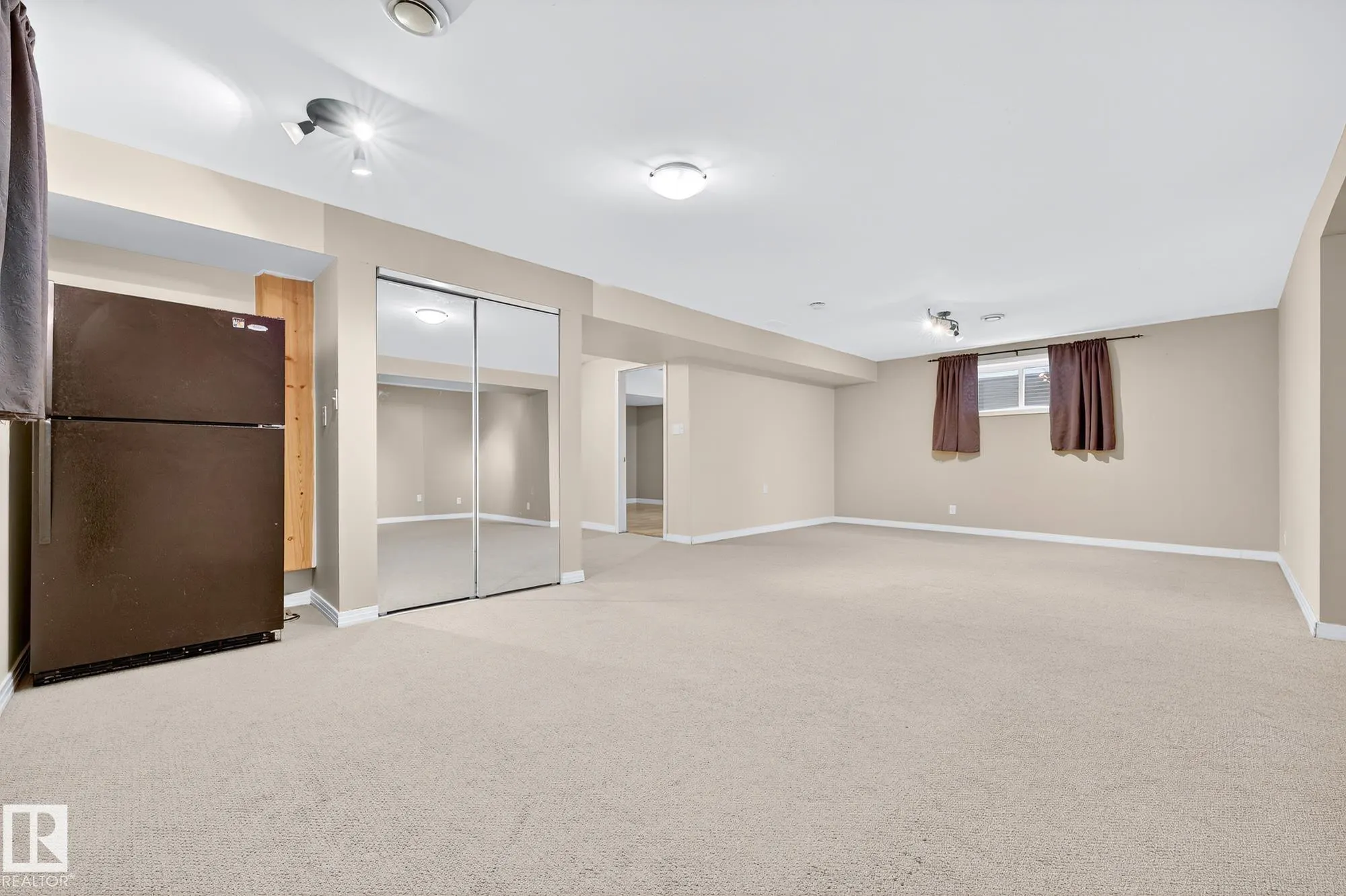 2626 TAYLOR GREEN