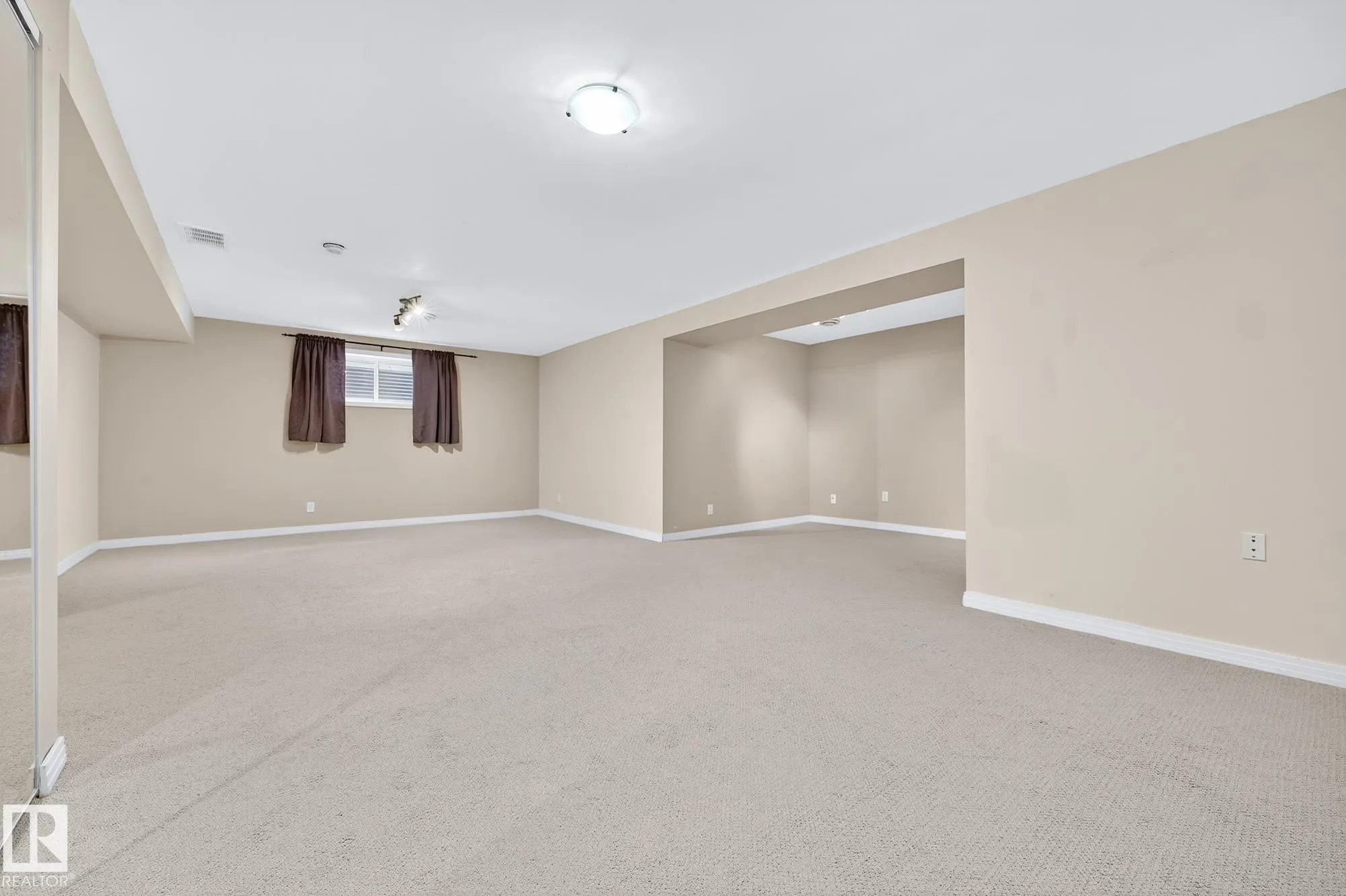 2626 TAYLOR GREEN