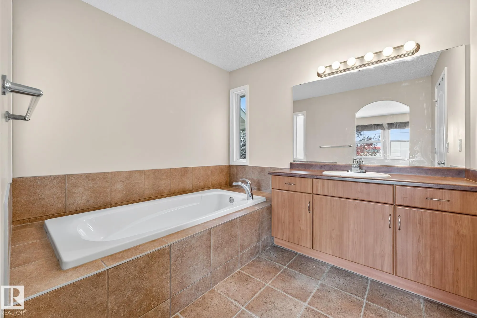 2626 TAYLOR GREEN