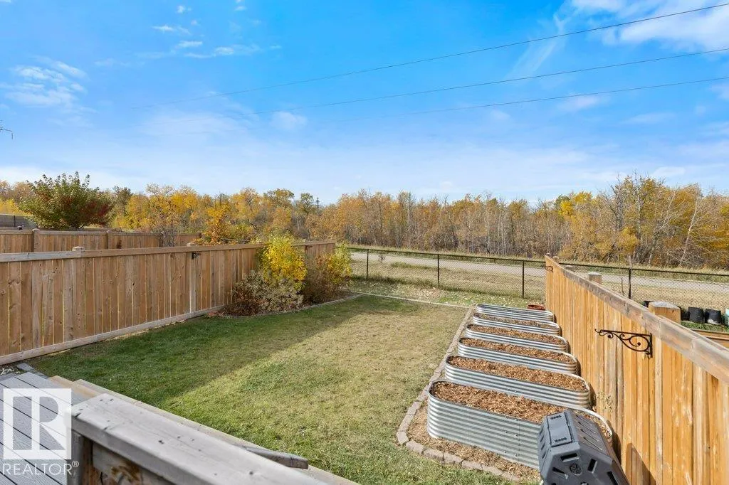 3873 ROBINS Crescent