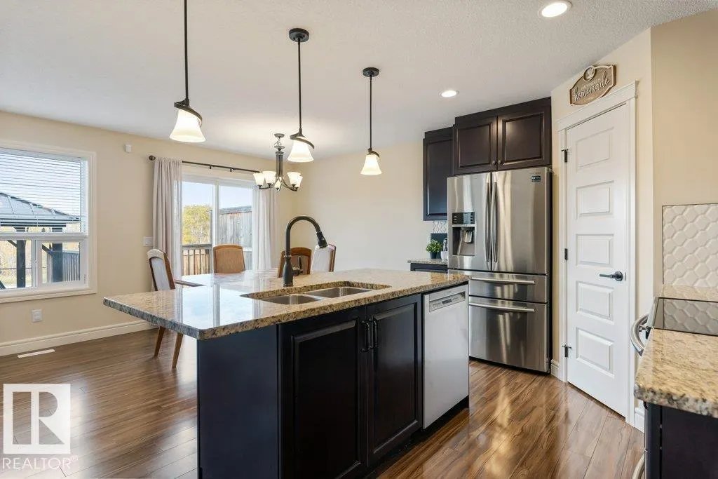 3873 ROBINS Crescent