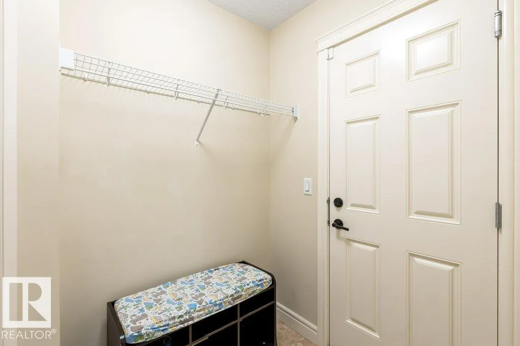 3873 ROBINS Crescent