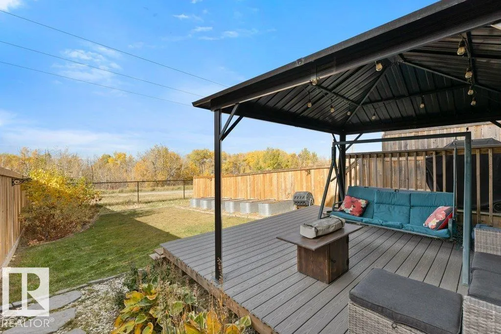 3873 ROBINS Crescent
