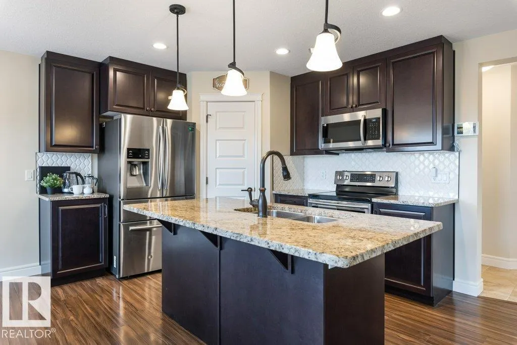 3873 ROBINS Crescent